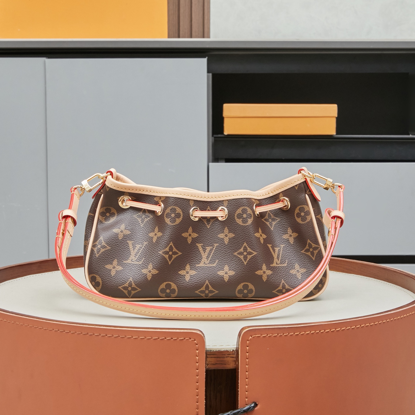 Louis Vuitton M29537 Monogram East-West Drawstring Shoulder Bag - Image 3