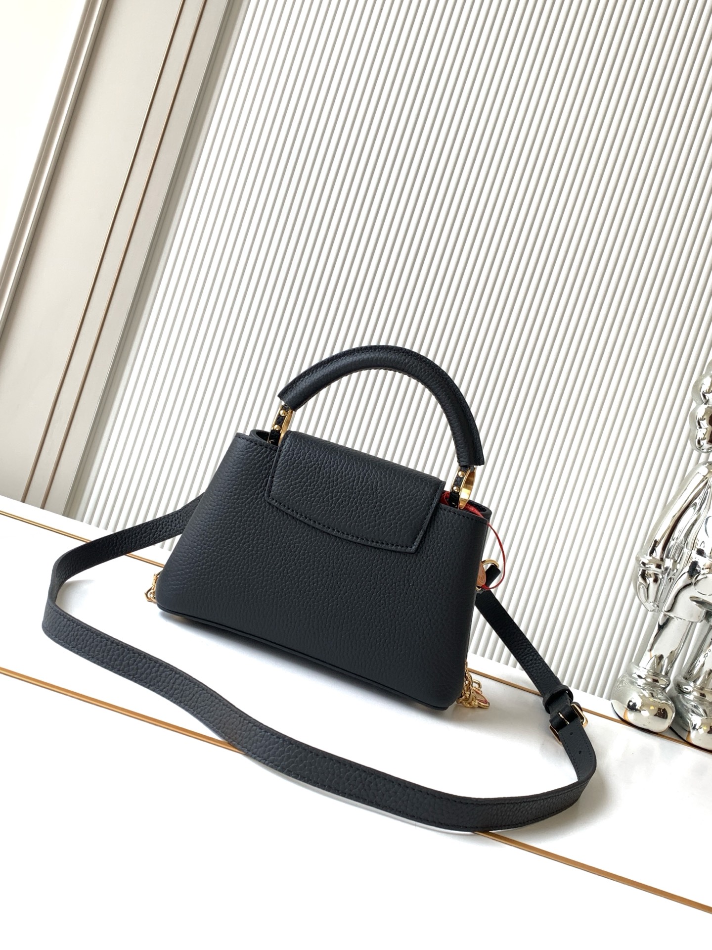 Louis Vuitton Capucines M00014 Handbag - Image 3