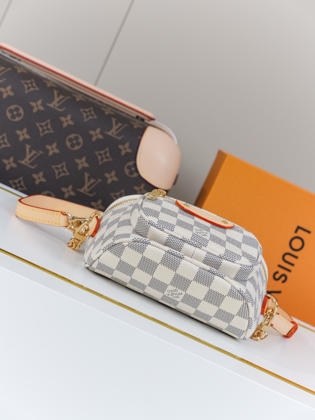 Louis Vuitton Mini Bumbag M00130 White Monogram - Image 3