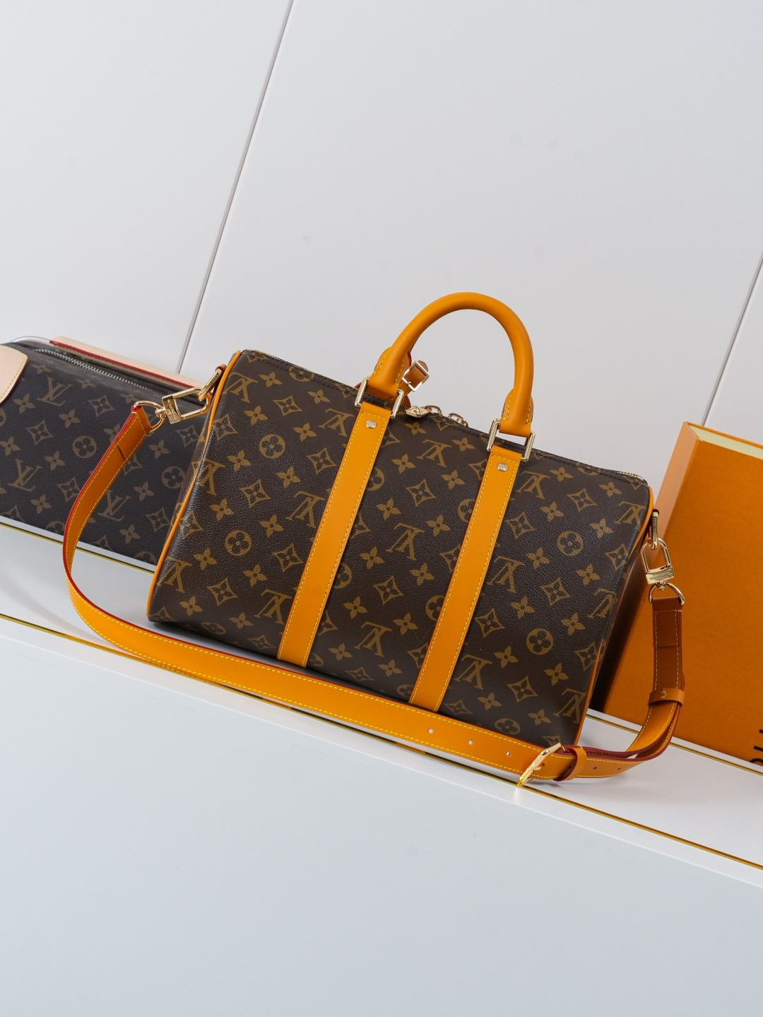 Louis Vuitton Keepall Bandoulière 35 Travel Bag in Monogram Archive Canvas - Image 3