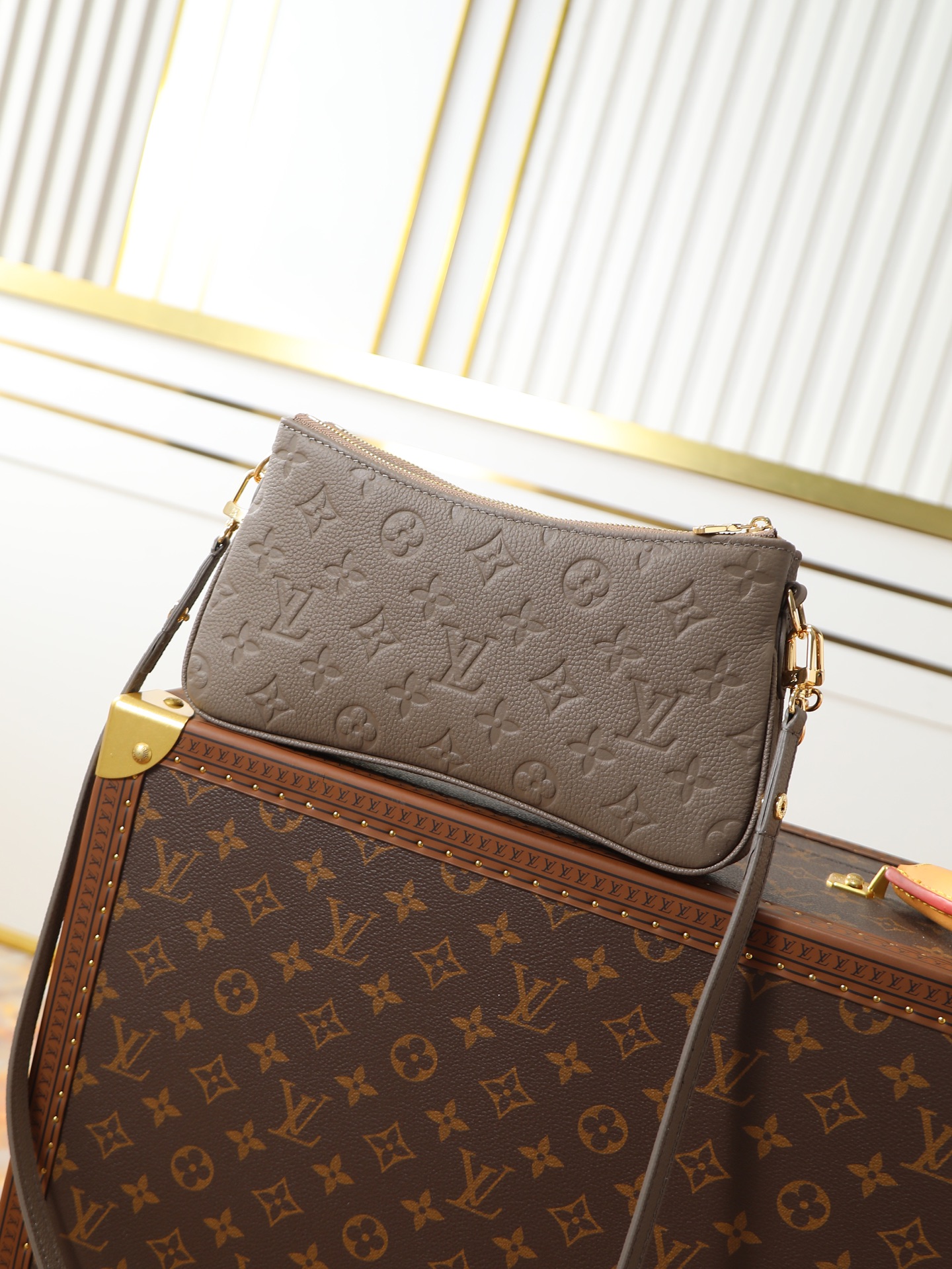 Louis Vuitton Liv Shoulder Bag M25816 in Olive Green - Image 3