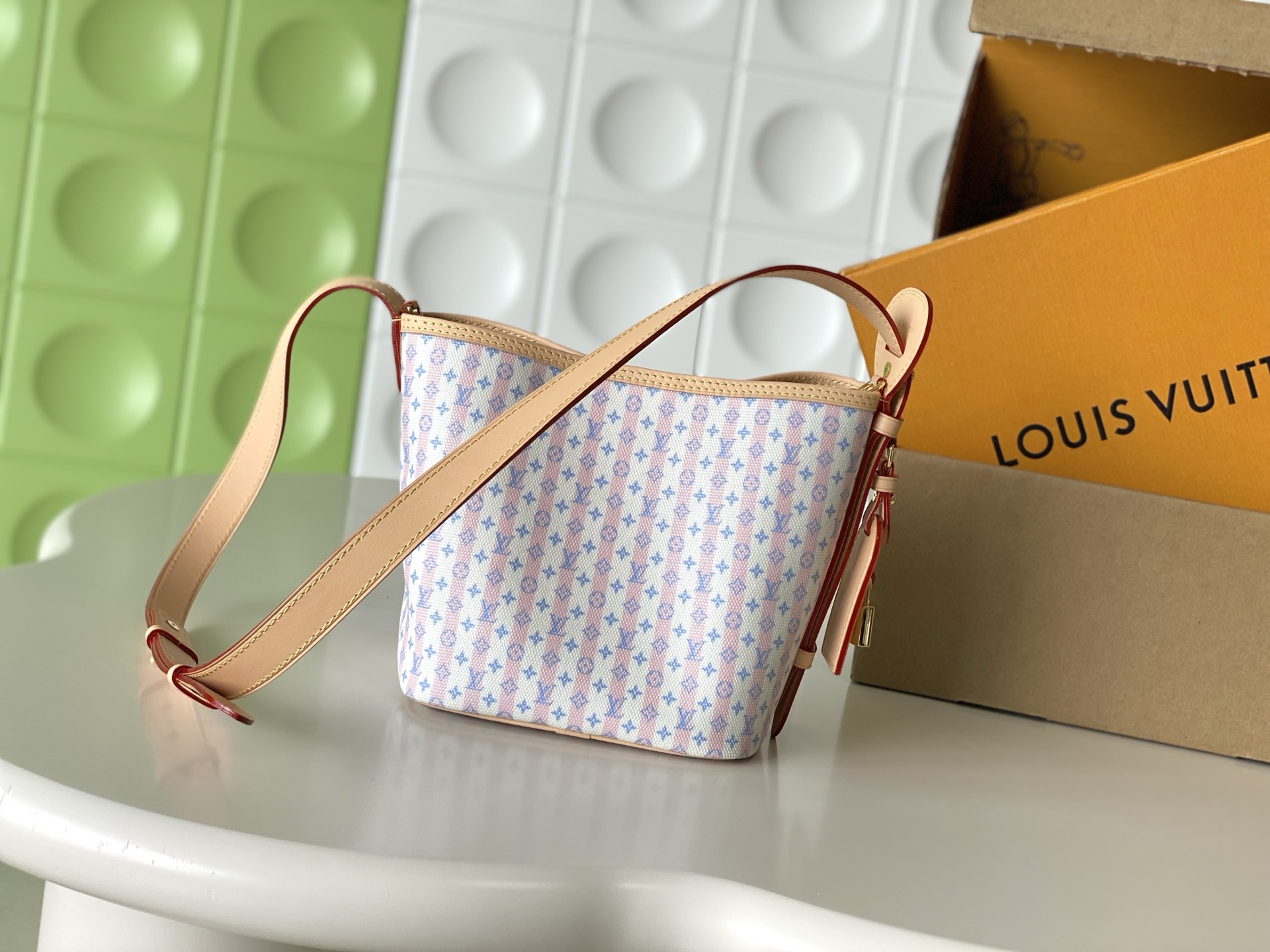 Louis Vuitton All In BB Monogram Bucket Bag, Model M29115 - Image 3