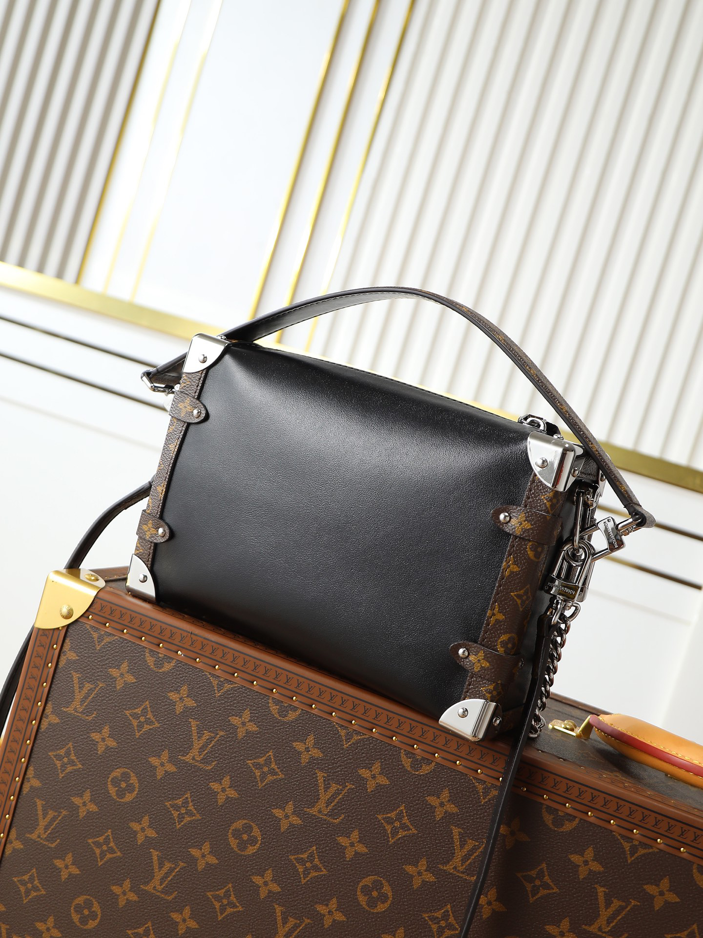 Louis Vuitton Side Trunk Vibe Leather Bag M15195 - Image 3