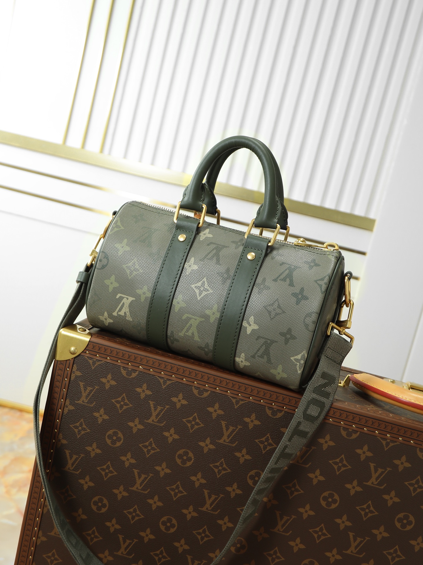 Louis Vuitton Keepall Bandouliere 25 Travel Bag in Monogram Surplus - Image 3