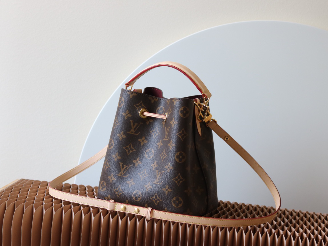 Louis Vuitton NéoNoé BB Mini Bucket Bag in Monogram Canvas - Image 3