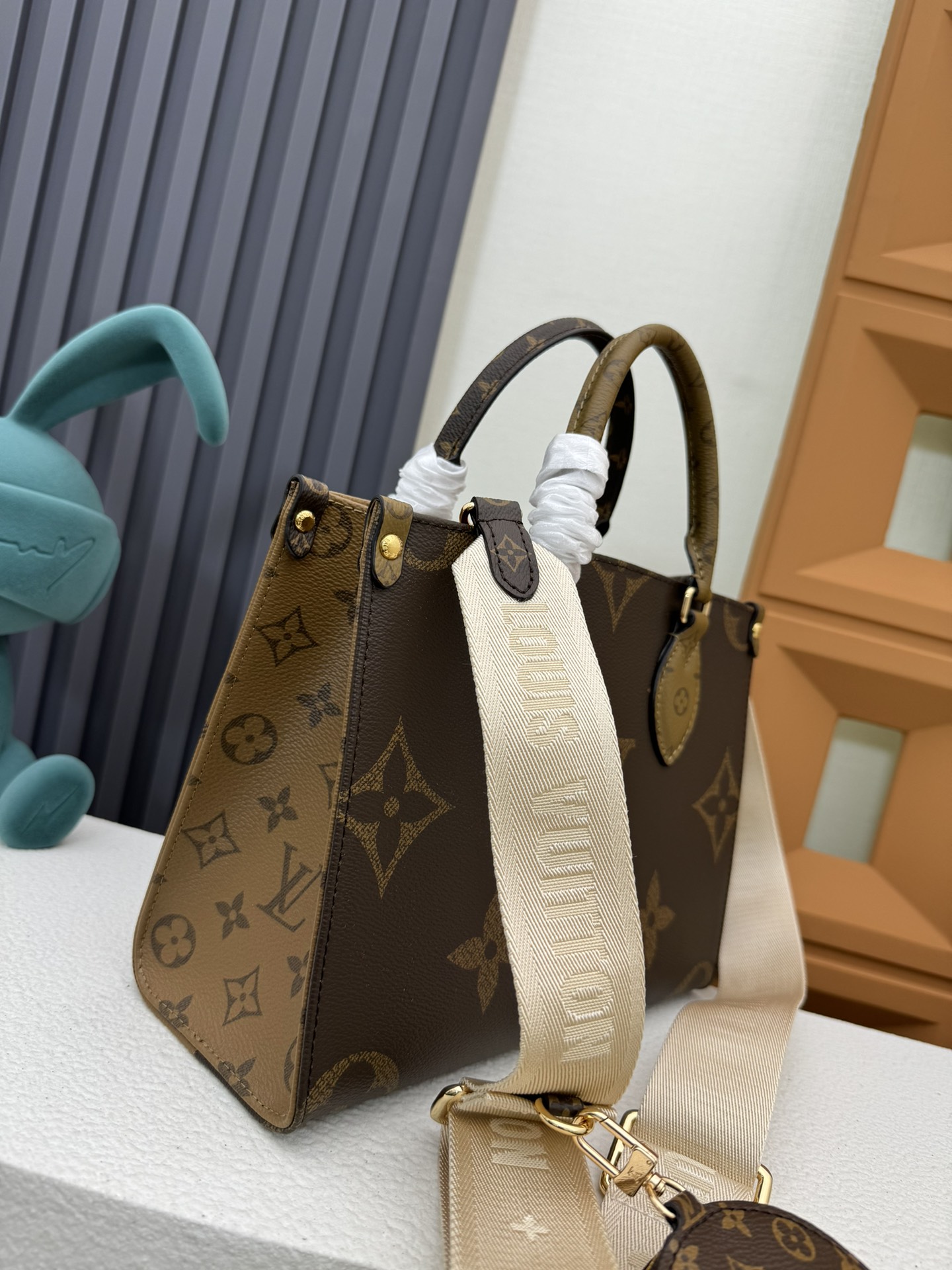 Louis Vuitton OnTheGo Small Tote Bag in Monogram Canvas - Image 3