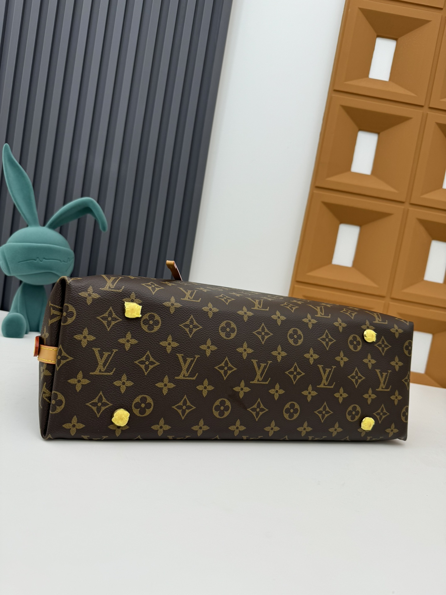 Louis Vuitton CarryAll Medium Handbag M46197 - Image 3