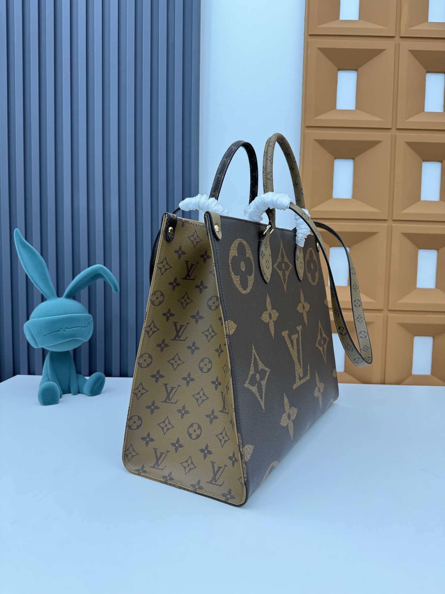 Louis Vuitton Onthego Handbag M44576 - Image 3