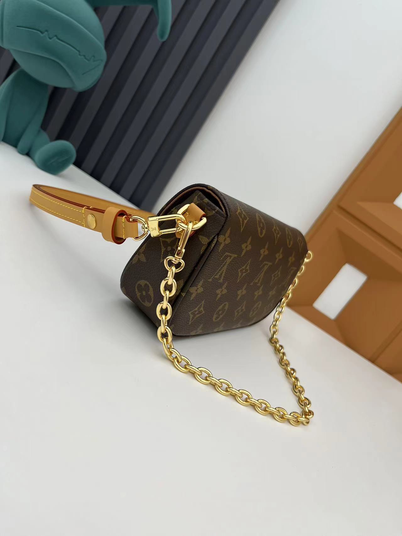 Louis Vuitton Wallet On Chain Ivy in Monogram Canvas - Image 3