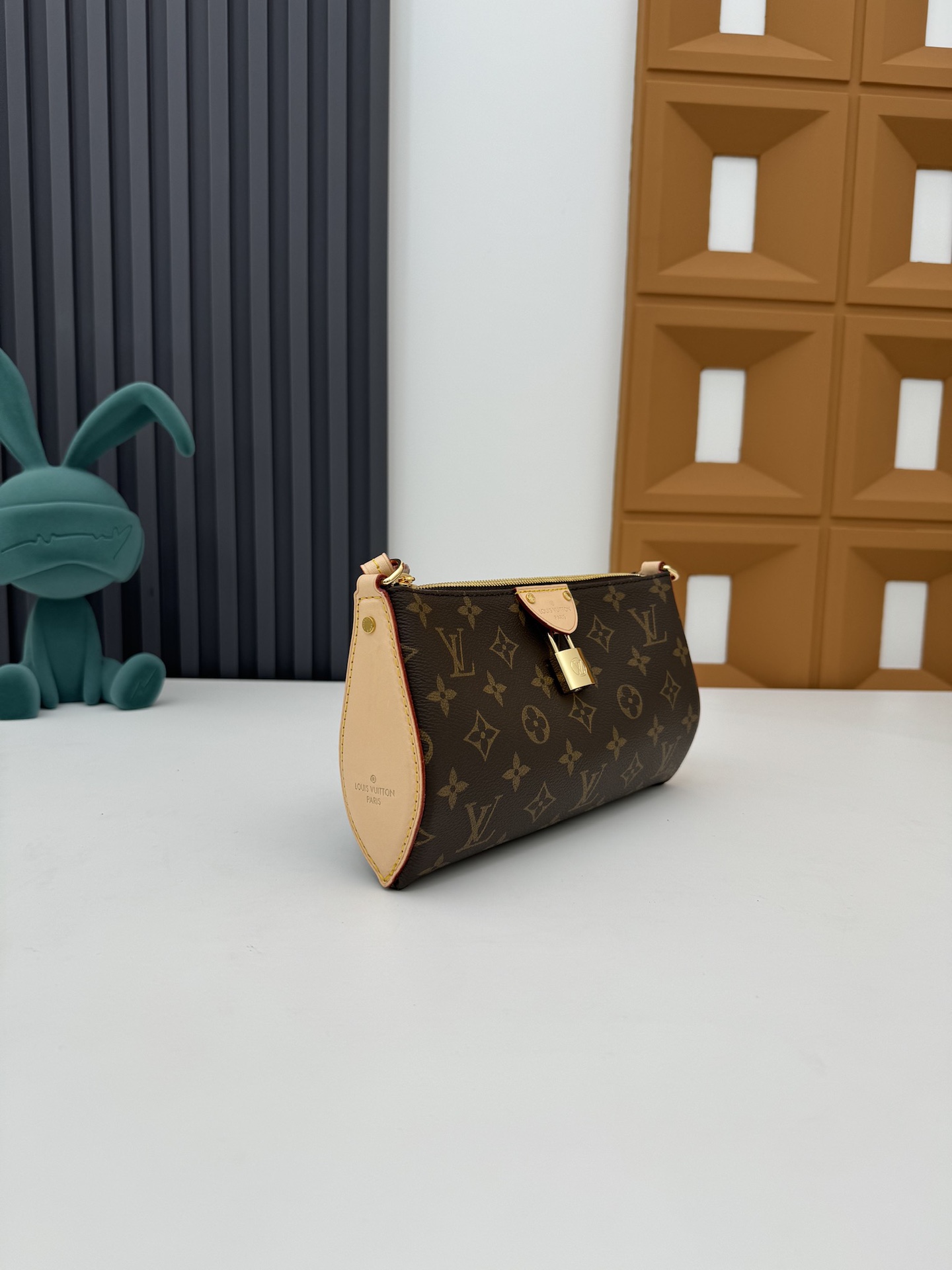 Louis Vuitton Pochette Tirette M47123 Monogram Canvas Shoulder Bag - Image 3