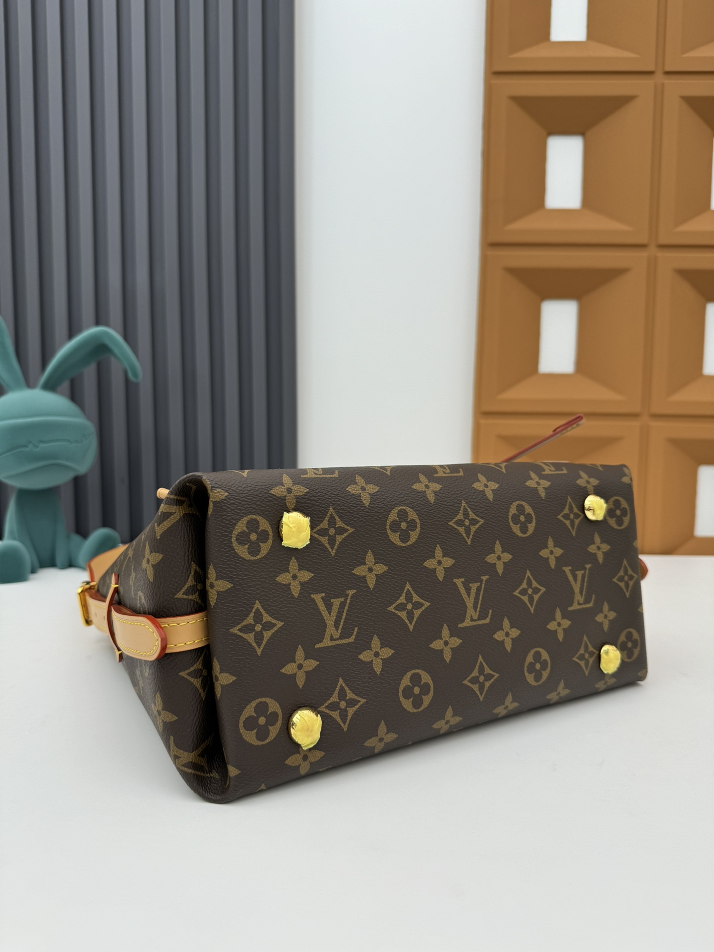 Louis Vuitton CarryAll Small Handbag M46203 in Monogram Canvas - Image 3