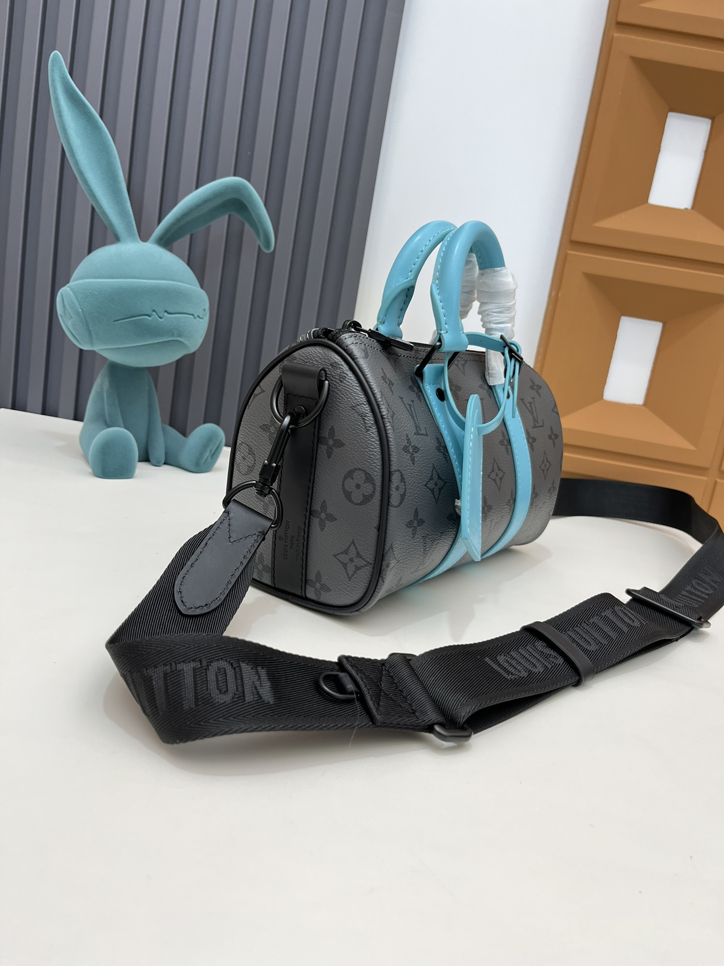 Louis Vuitton Keepall 25 Turquoise Pillow Bag - Image 3