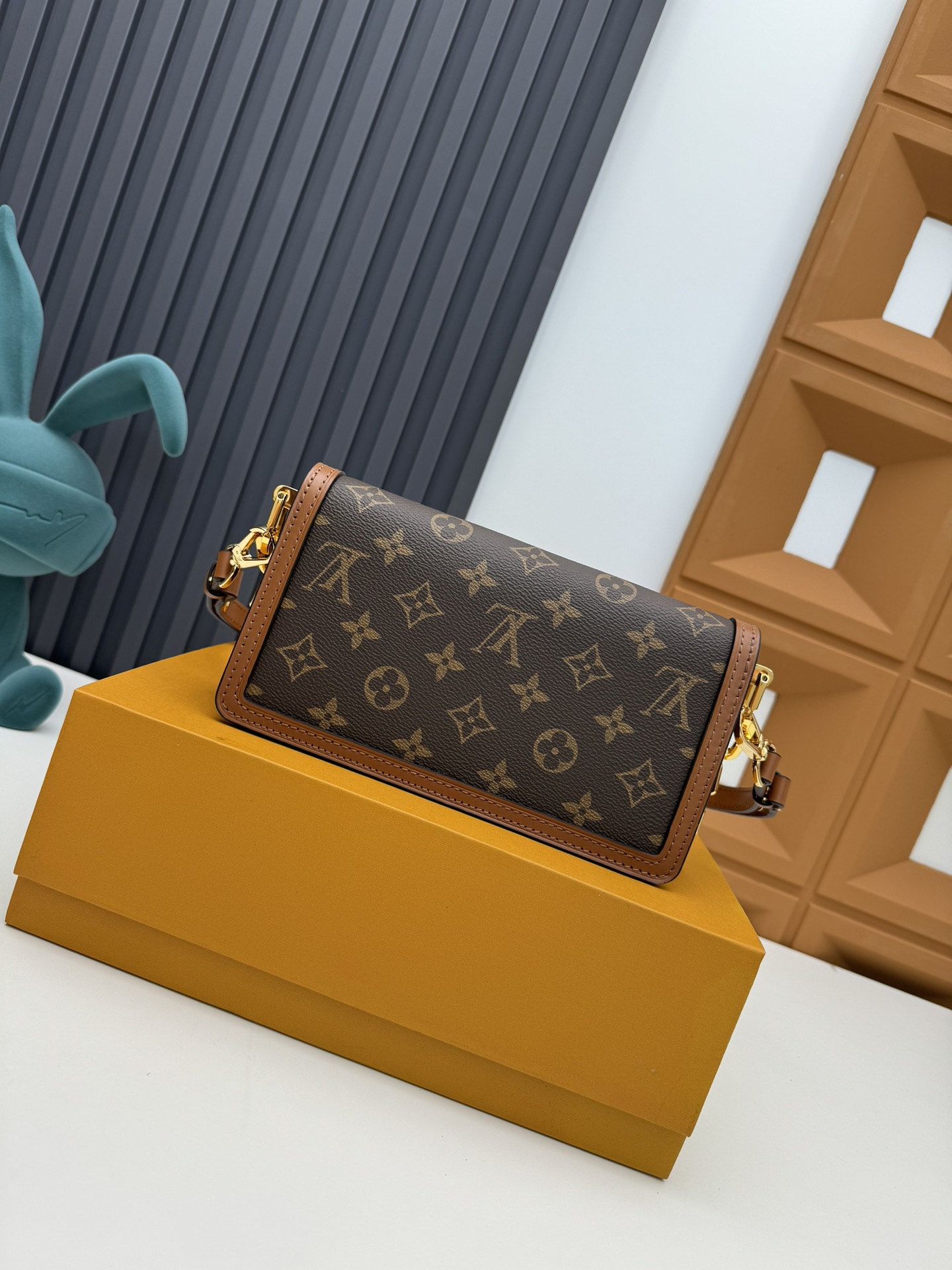Louis Vuitton Dauphine East West Bag M46757 - Image 3