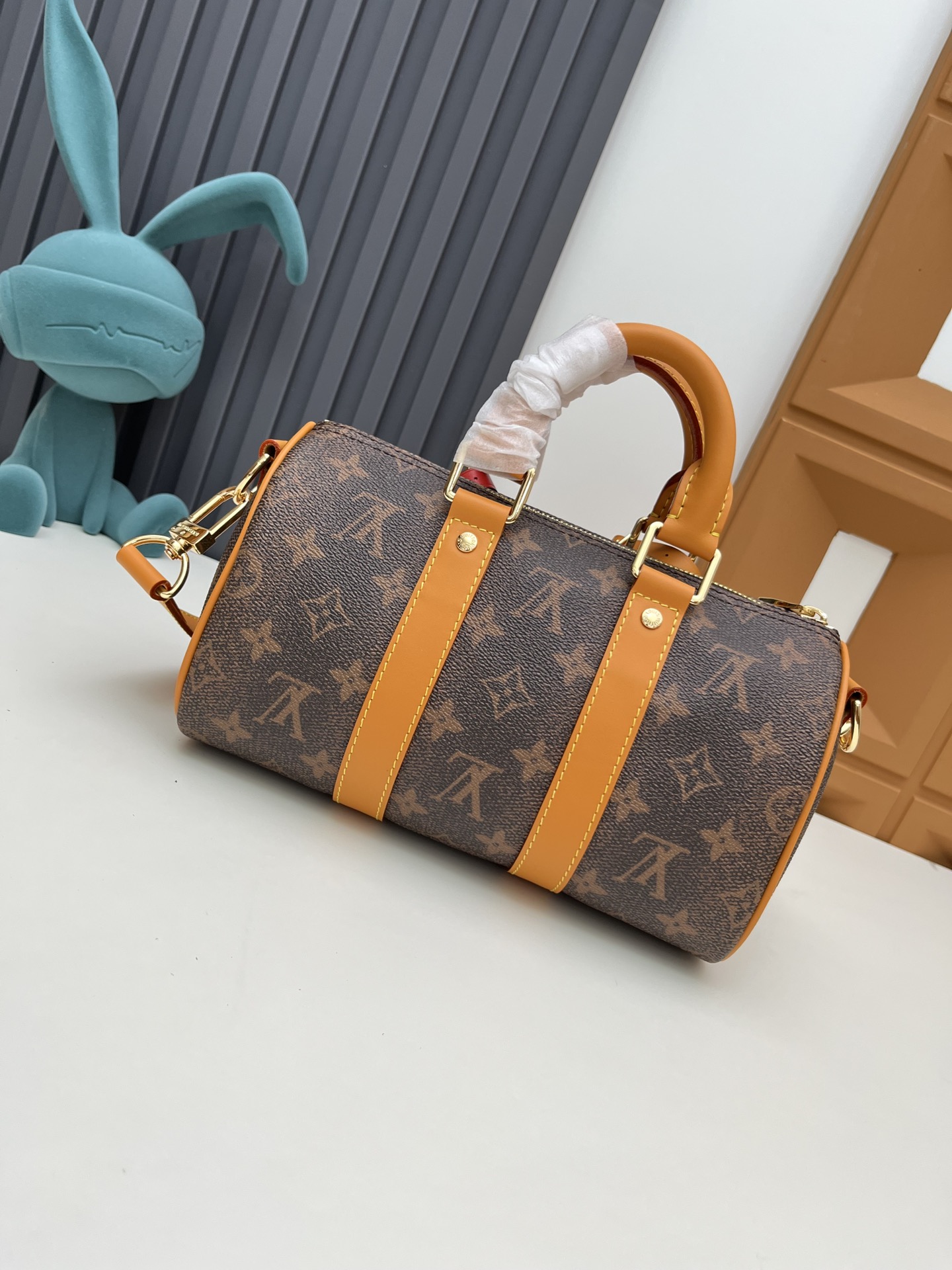 Louis Vuitton Keepall Bandouliere 25 Travel Bag in Monogram Dust Canvas - Image 3