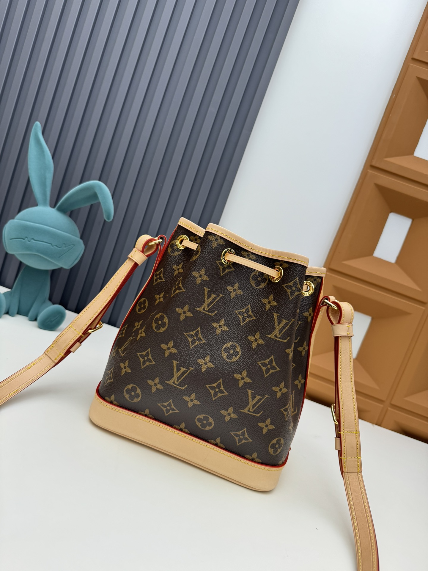 Louis Vuitton Noe BB M40817 Monogram Bucket Bag - Image 3