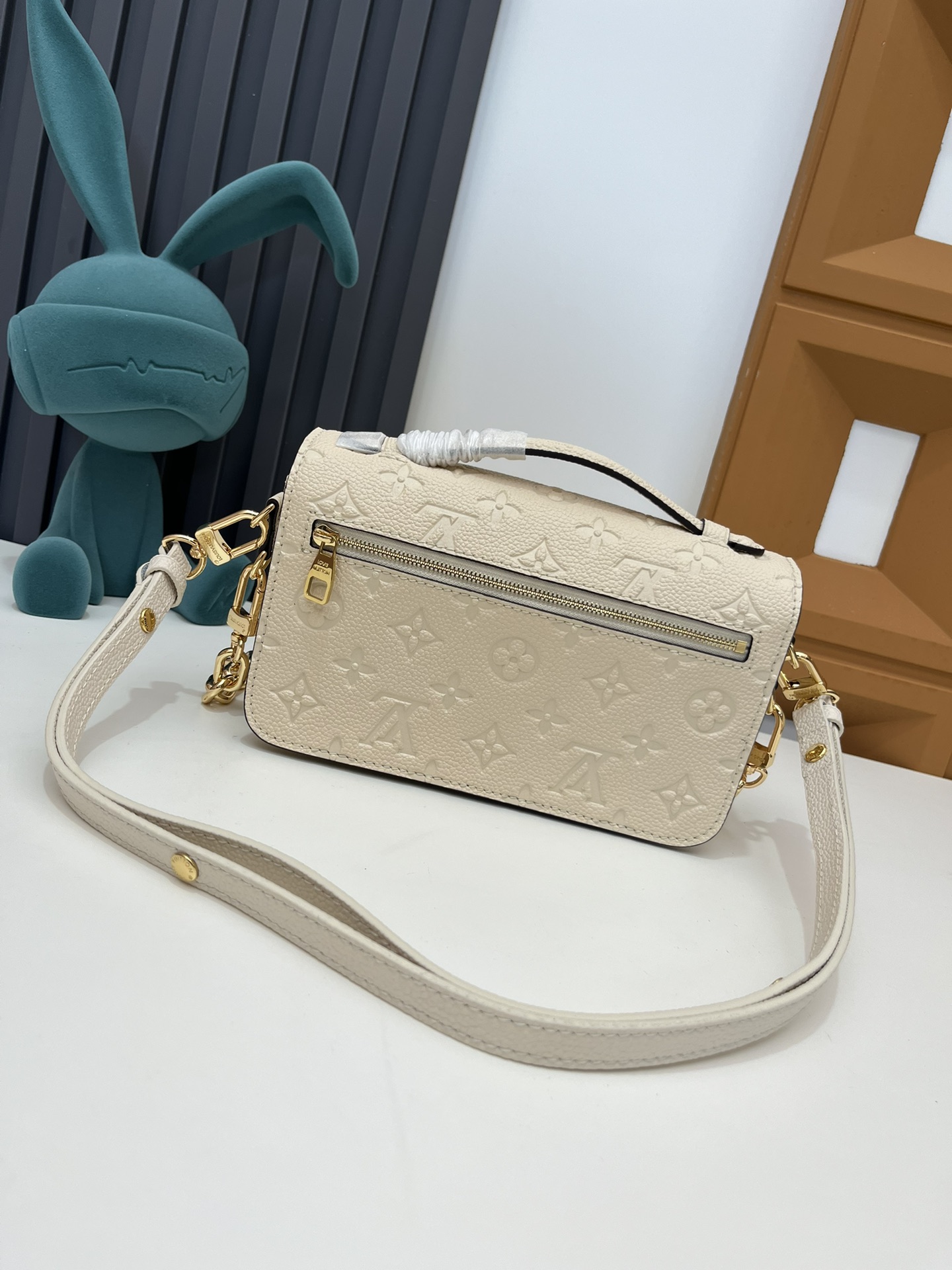 Louis Vuitton Pochette Metis East West Monogram Empreinte Leather Handbag - Image 3