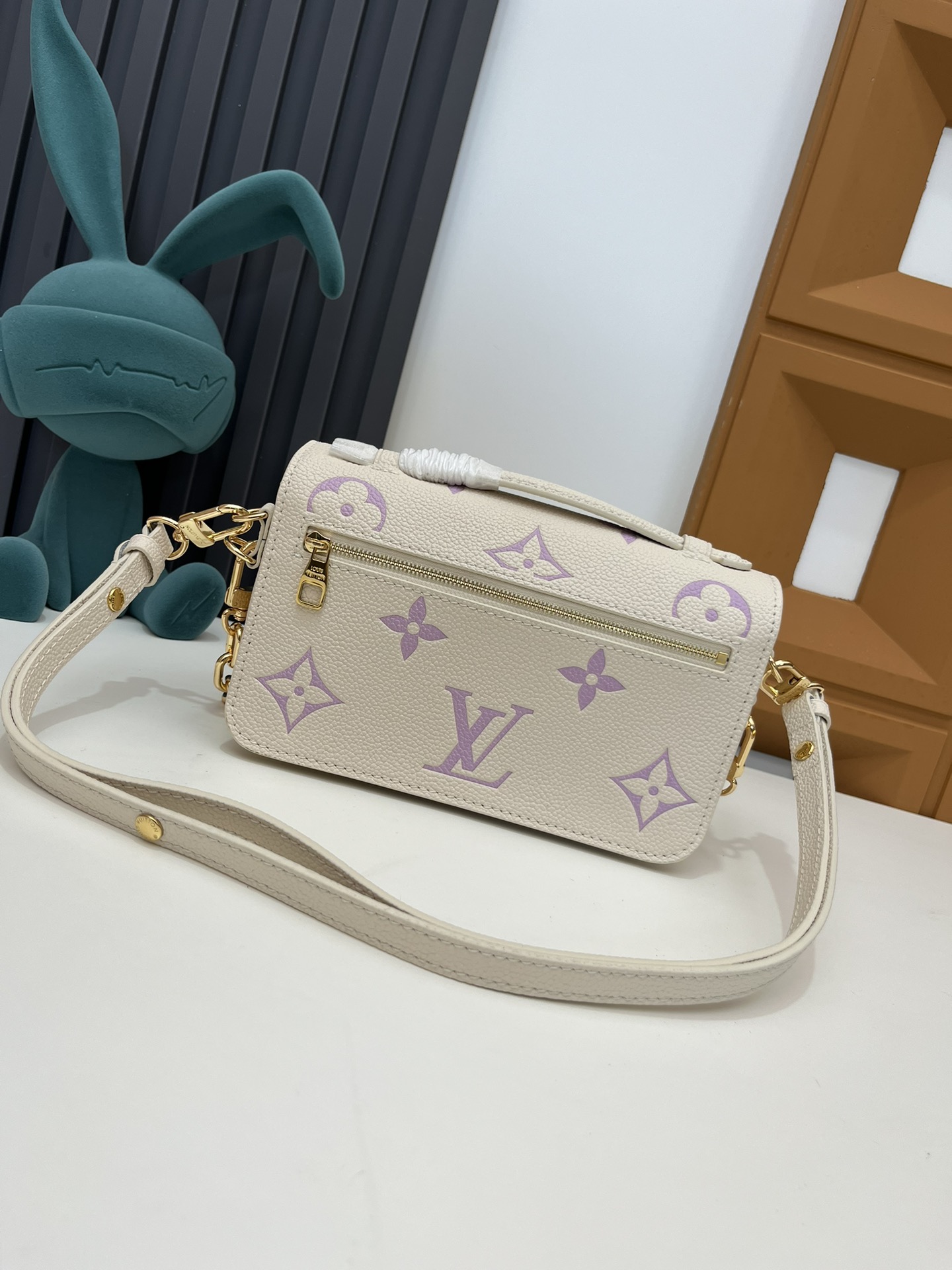 Louis Vuitton Pochette Metis East West Monogram Empreinte Leather Handbag - Image 3