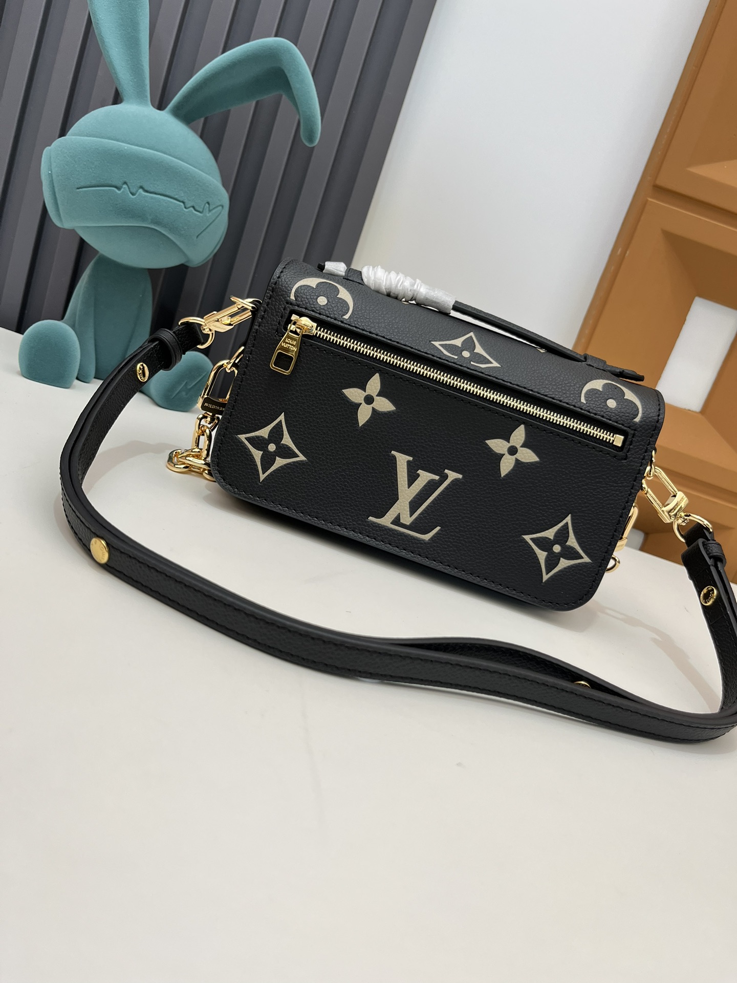 Louis Vuitton Pochette Metis East West Monogram Empreinte Leather Handbag - Image 3