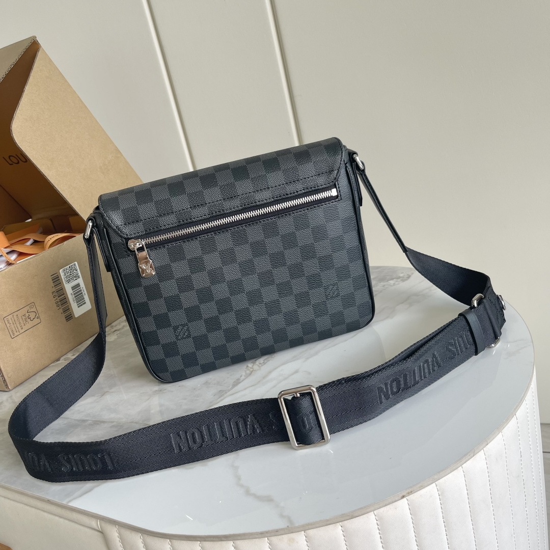 Louis Vuitton District Small Messenger Bag in Damier Graphite - Image 3
