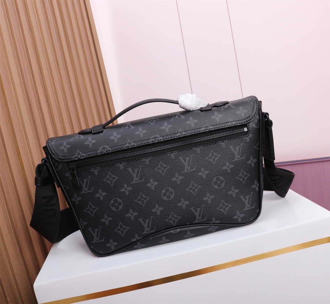 Louis Vuitton M46685 Montsouris Messenger Bag - Image 3
