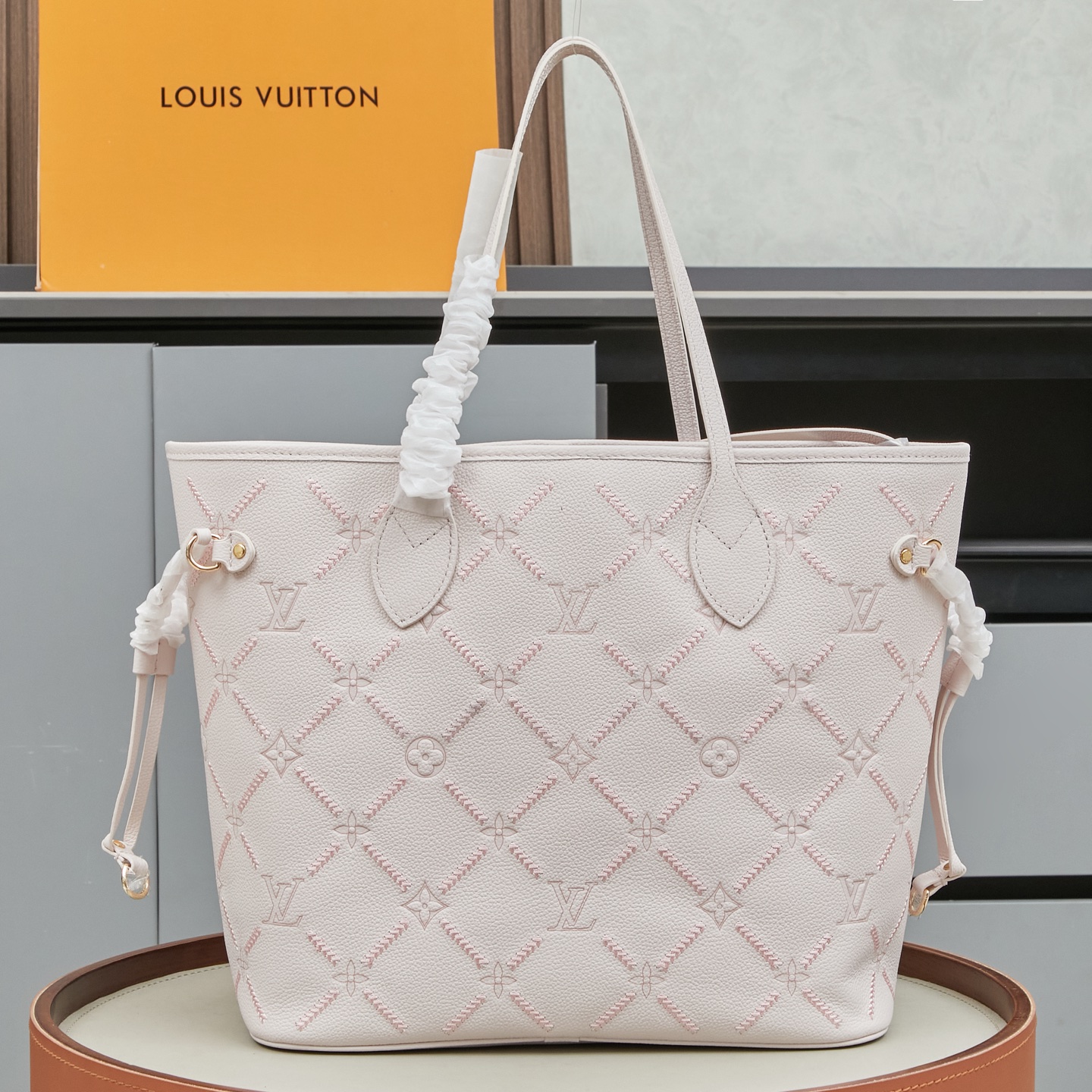 Louis Vuitton Neverfull MM Tote Bag M28527 with Pink Embroidery - Image 3