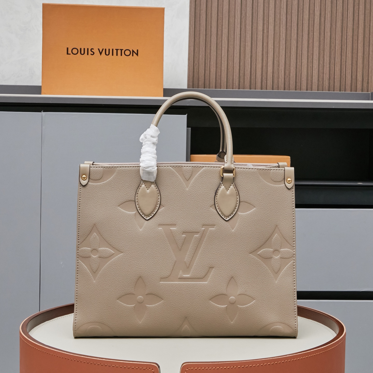 Louis Vuitton OnTheGo MM Monogram Empreinte Tote Bag - Image 3