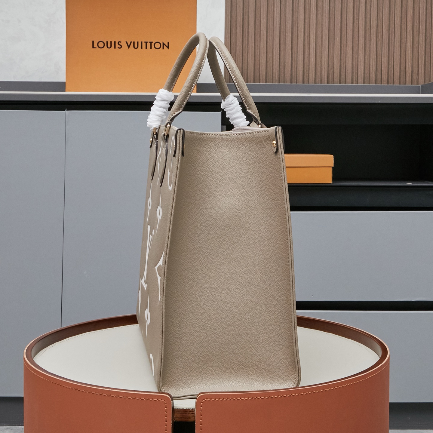Louis Vuitton Onthego GM Tote Bag - Image 3