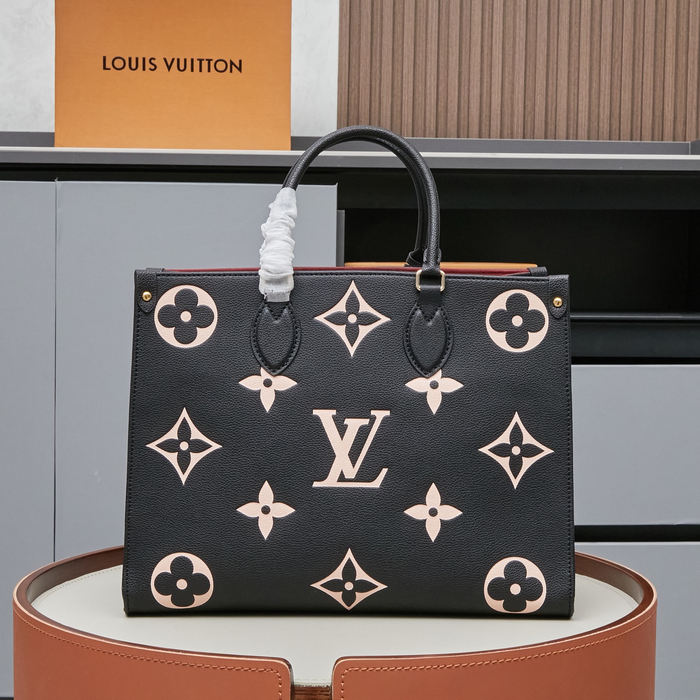 Louis Vuitton OnTheGo MM Monogram Empreinte Tote Bag - Image 3