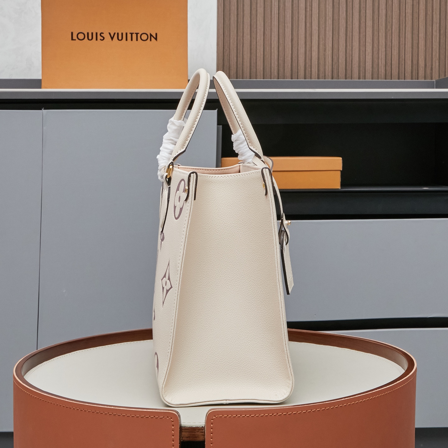 Louis Vuitton OnTheGo MM Tote Bag in Monogram Empreinte Leather - Image 3