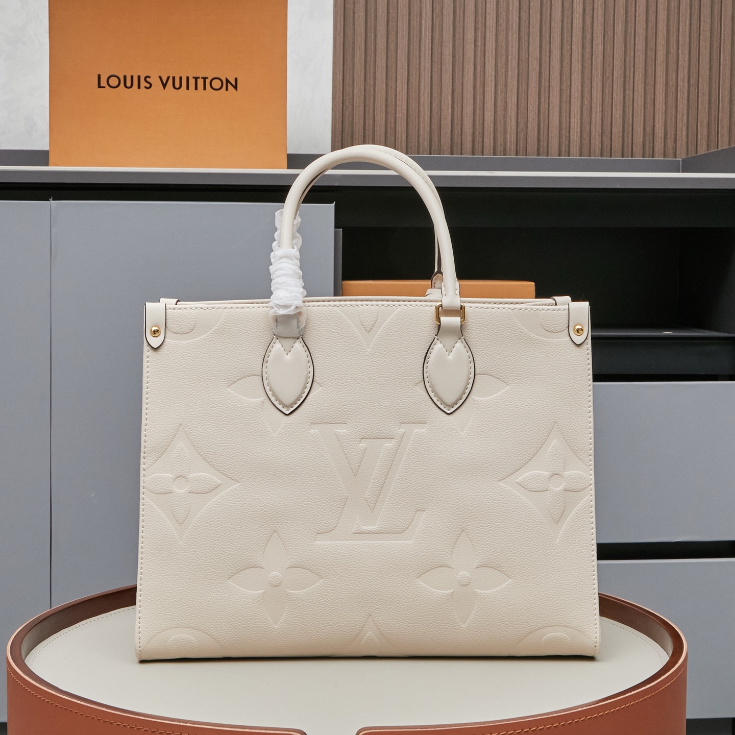 Louis Vuitton OnTheGo MM Monogram Empreinte Leather Tote Bag - Image 3
