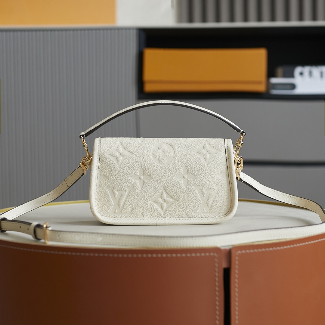 Saint Laurent Nano Diane Handbag M83566 - Image 3