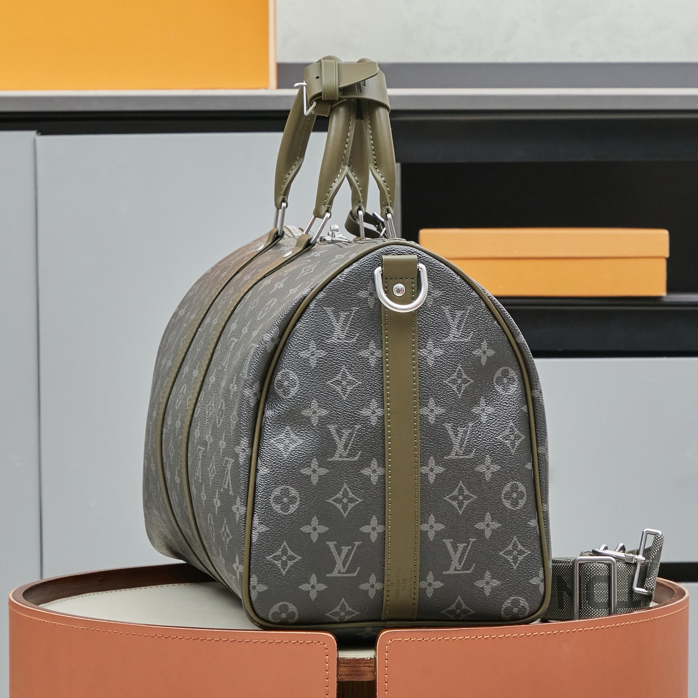 Louis Vuitton Keepall Bandoulière 45 Travel Bag in Monogram Eclipse - Image 3