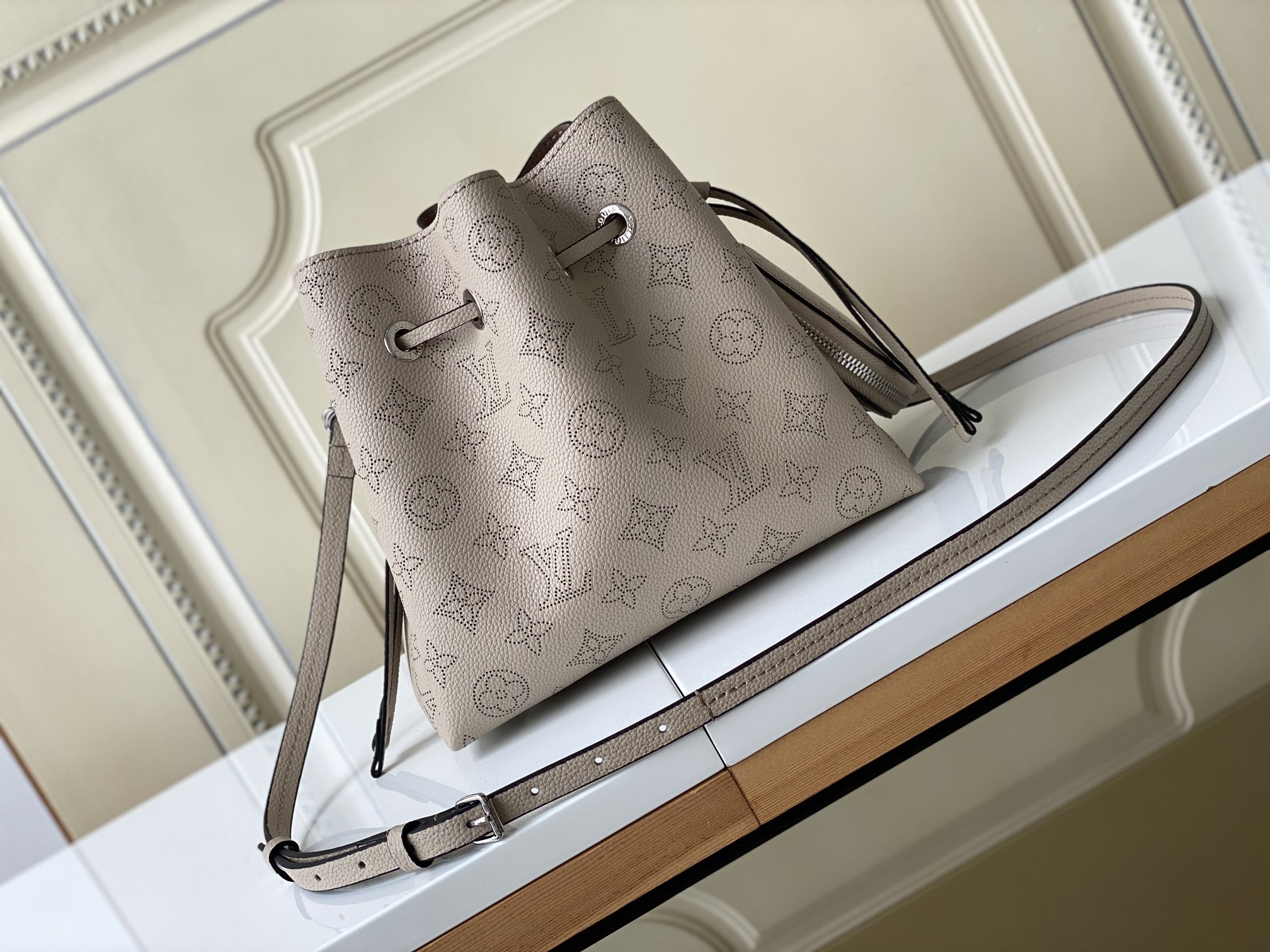 Louis Vuitton Bella Bucket Bag with Coin Purse - Image 3