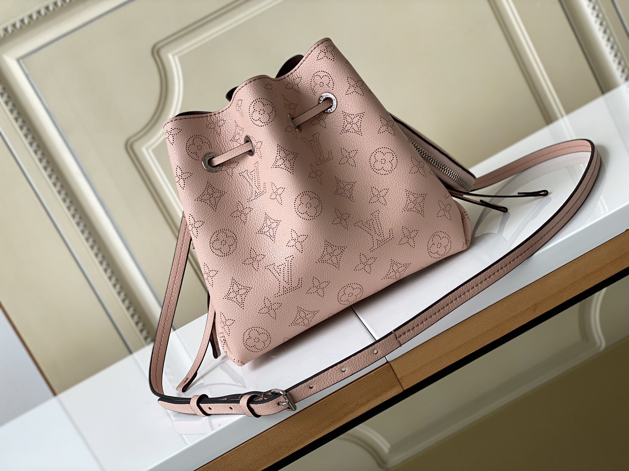 Louis Vuitton Bella Bucket Bag with Coin Purse - Image 3