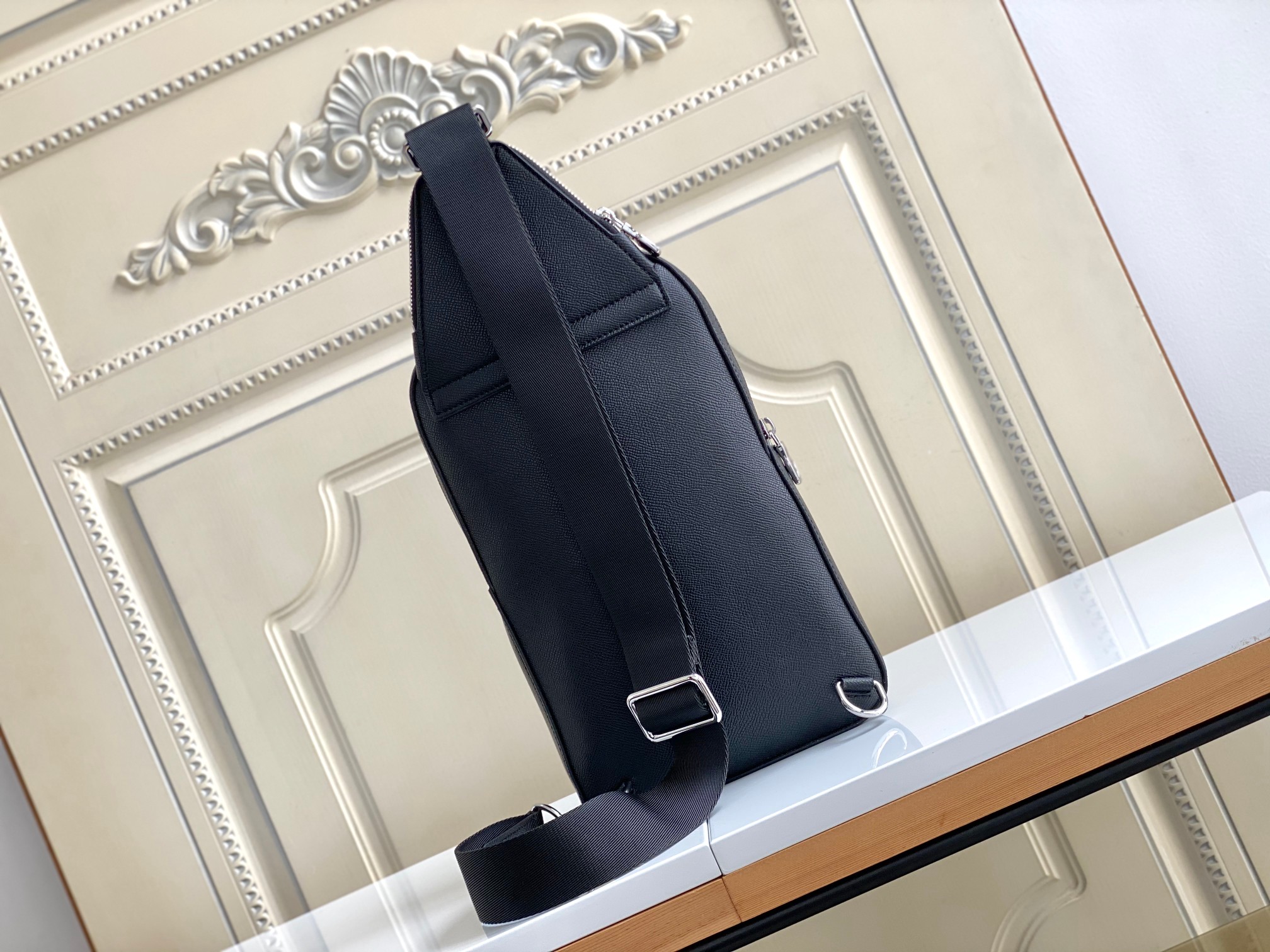 Avenue Shoulder Bag in Damier Graphite - Image 3