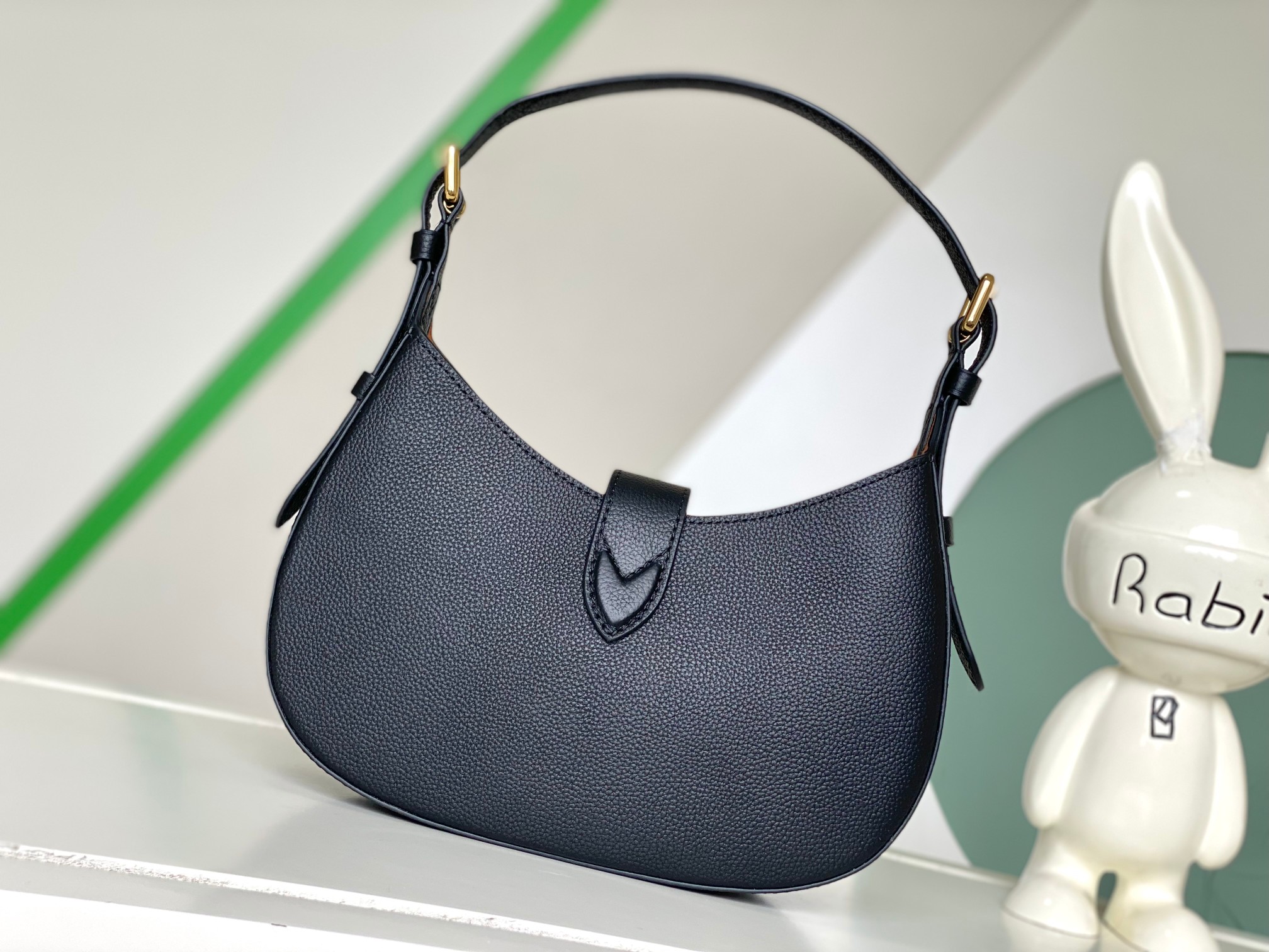 Louis Vuitton Leather Underarm Bag - Image 3