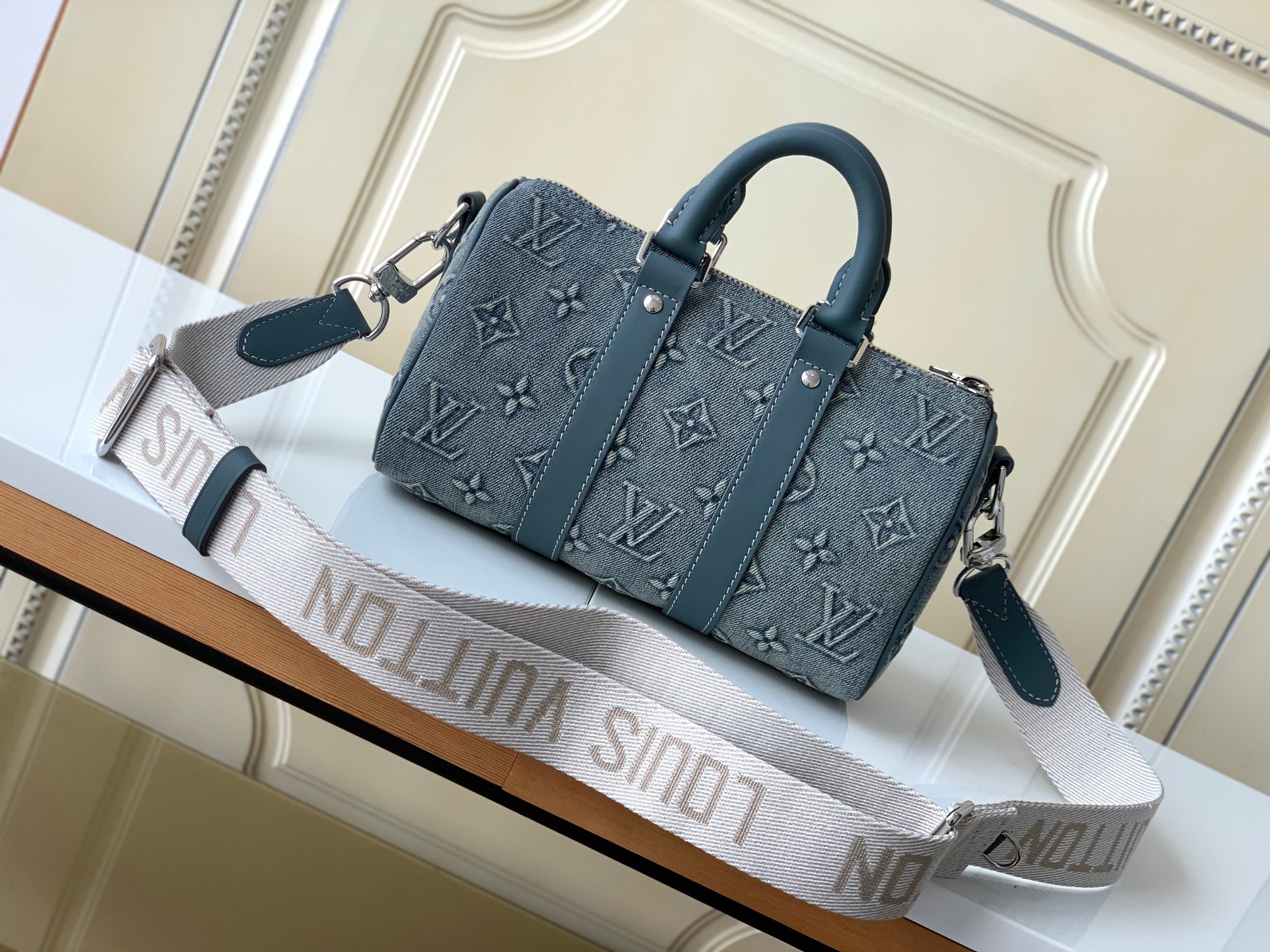Louis Vuitton Keepall Bandoulière 25 Monogram Washed Denim Bag - Image 3