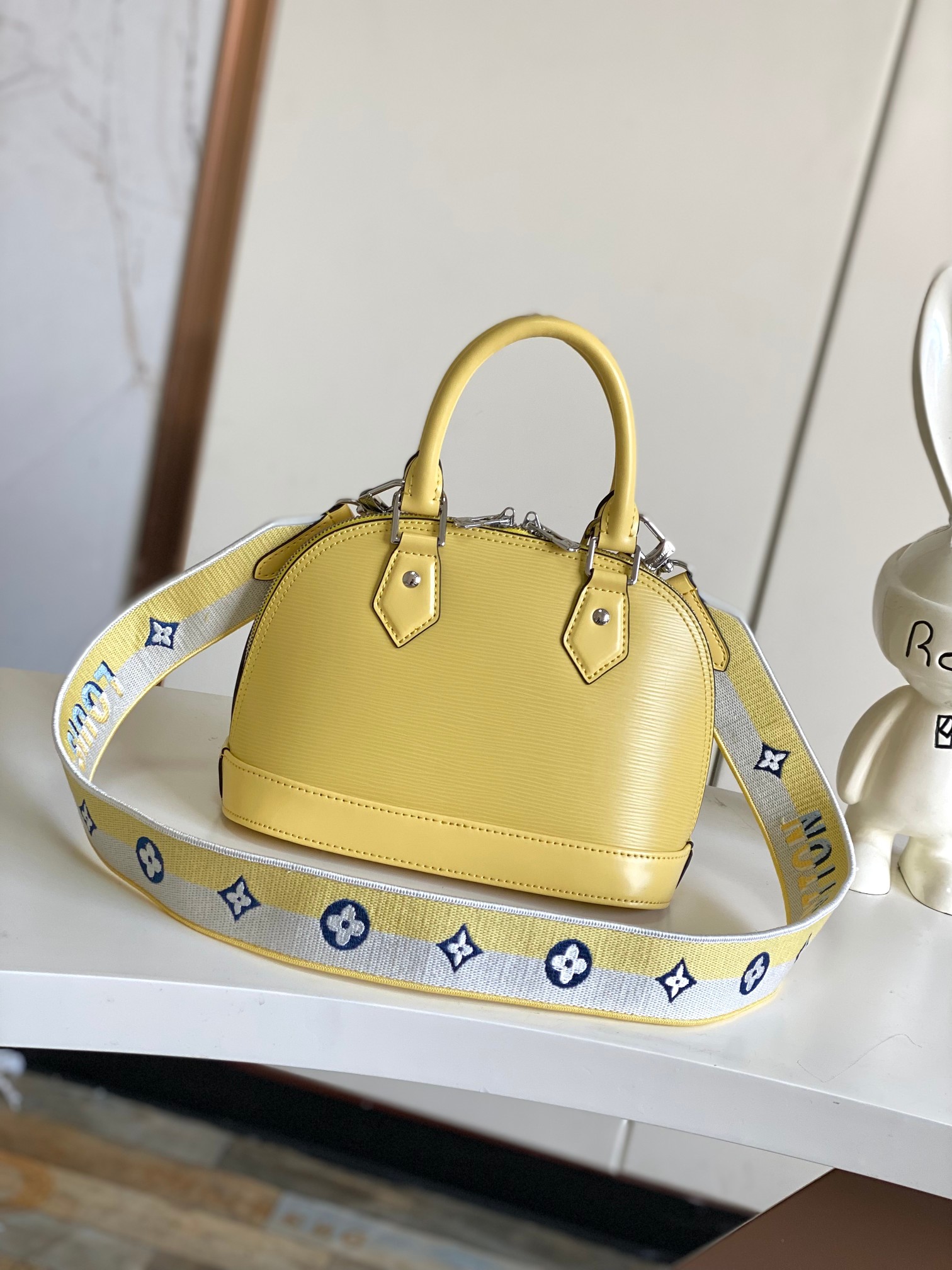 Louis Vuitton Alma BB Handbag in Epi Leather - Image 3