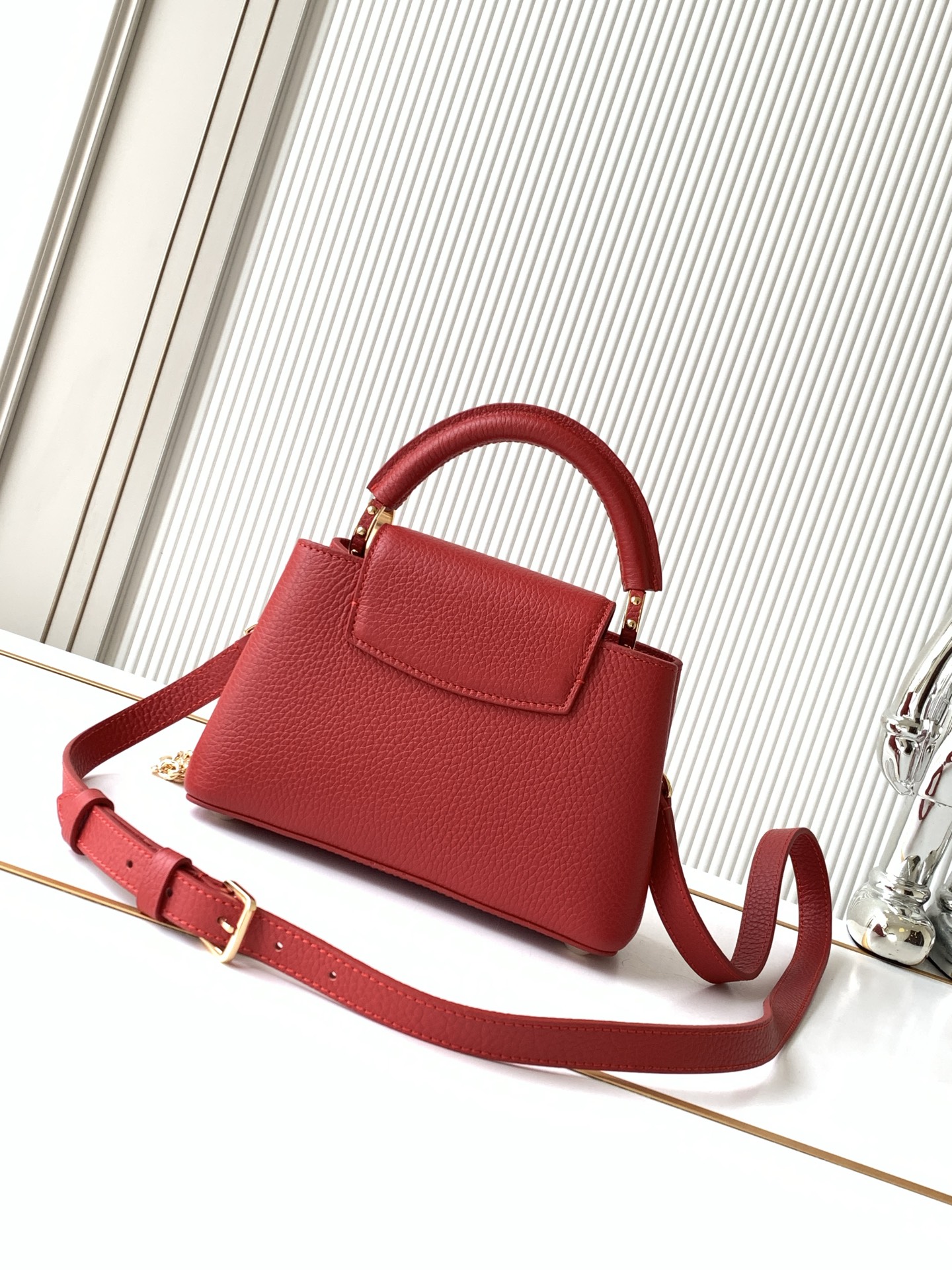 Louis Vuitton Capucines M00014 Handbag - Image 3