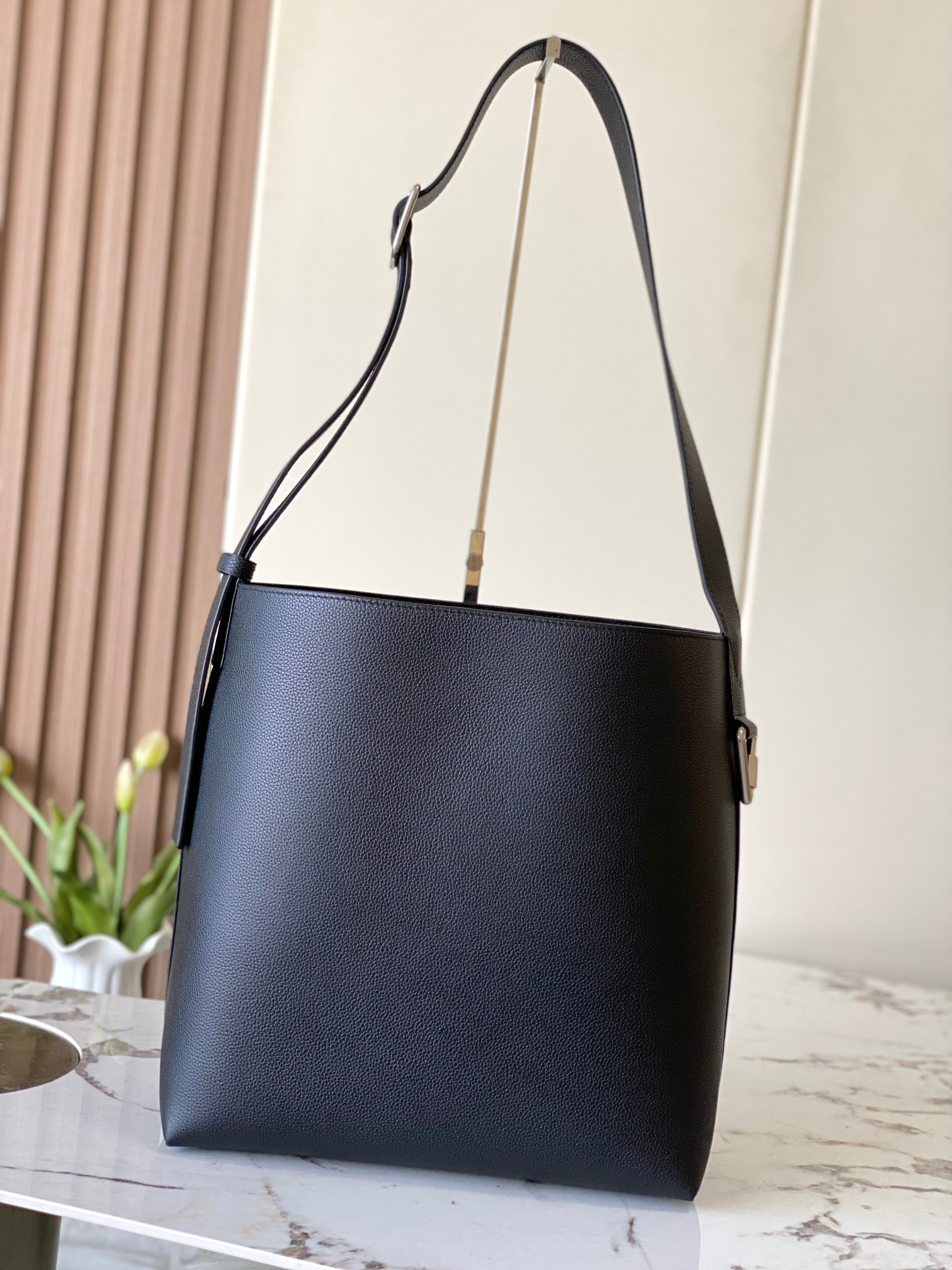 Louis Vuitton Verso Hobo Bag - Image 3