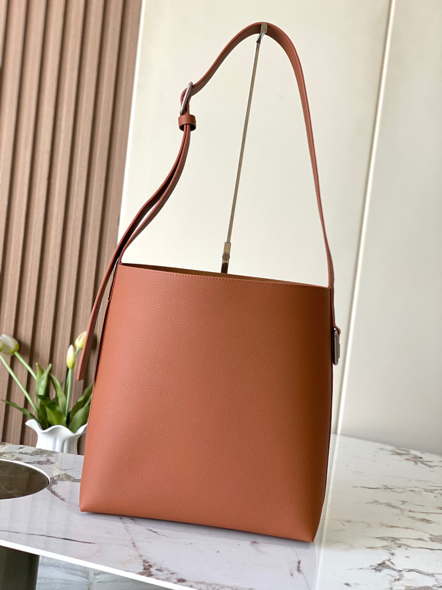 Verso Hobo Reversible Leather Bag - Image 3