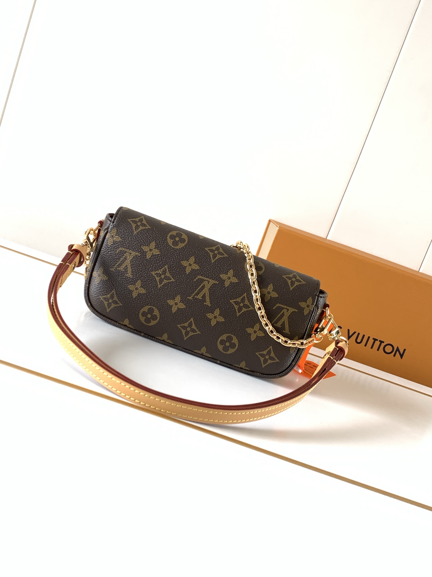 Louis Vuitton Ivy Wallet On Chain M81911 - Image 3