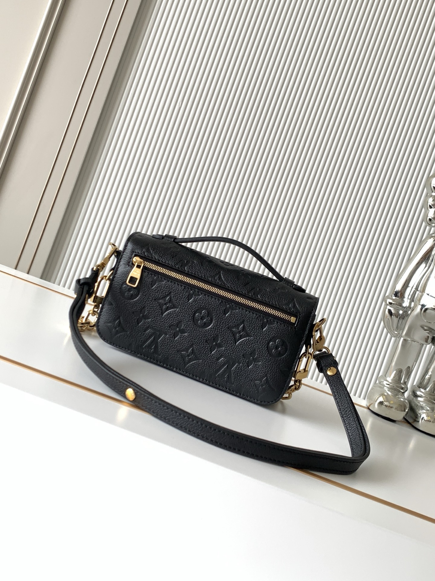 Louis Vuitton Pochette Métis East West Handbag M46595 in Black Epi Leather - Image 3