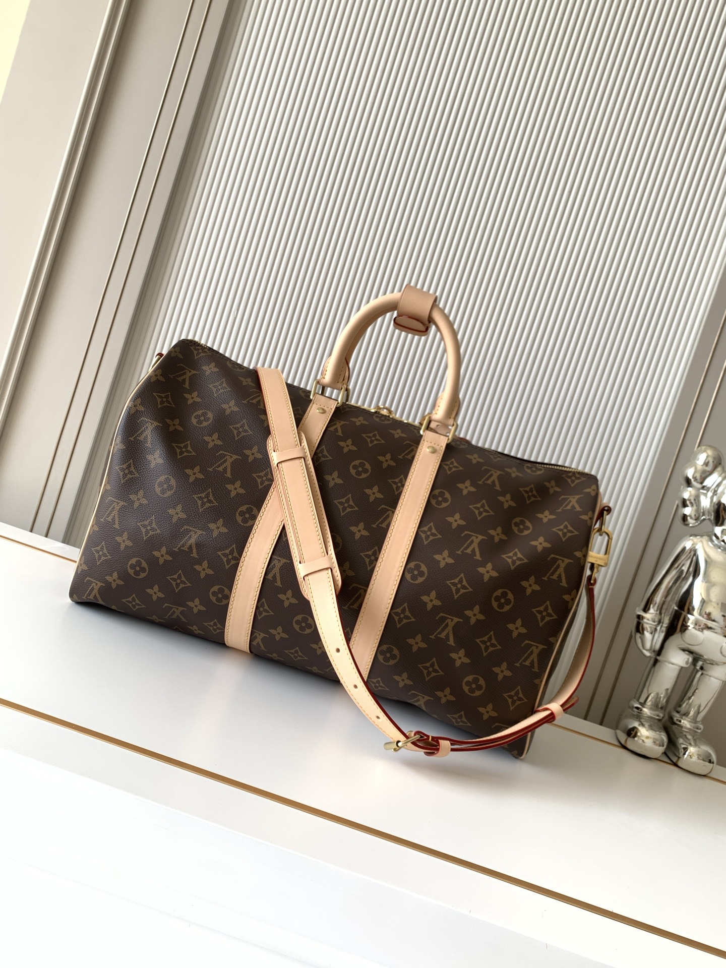 Louis Vuitton Keepall Bandoulière 55 Travel Bag - Image 3