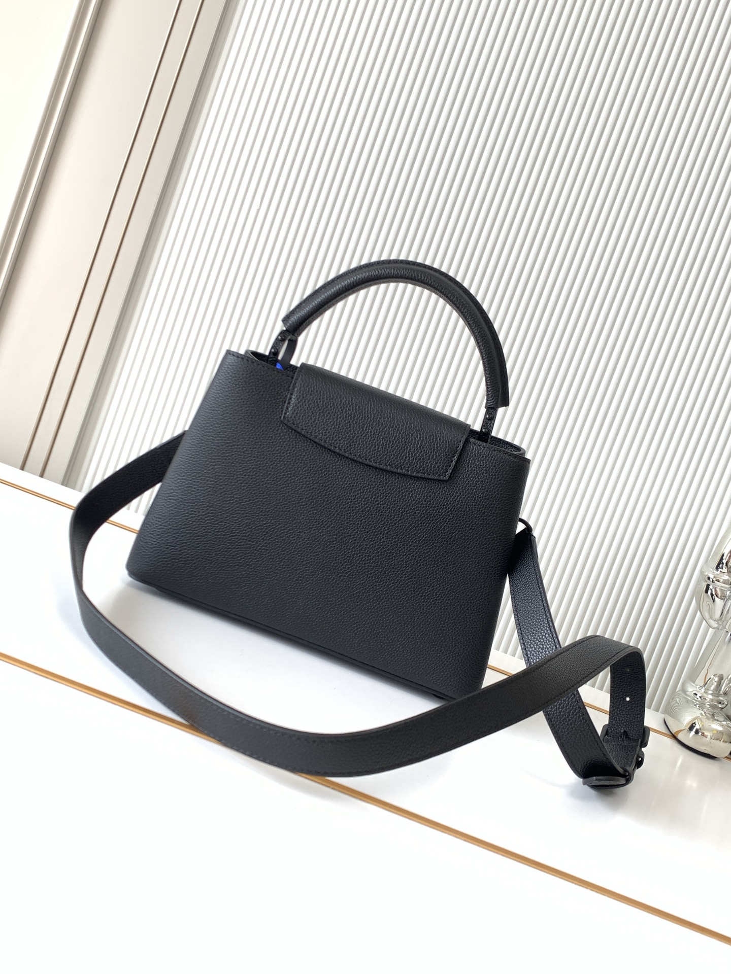 Capucines Medium Leather Handbag - Black - Image 3