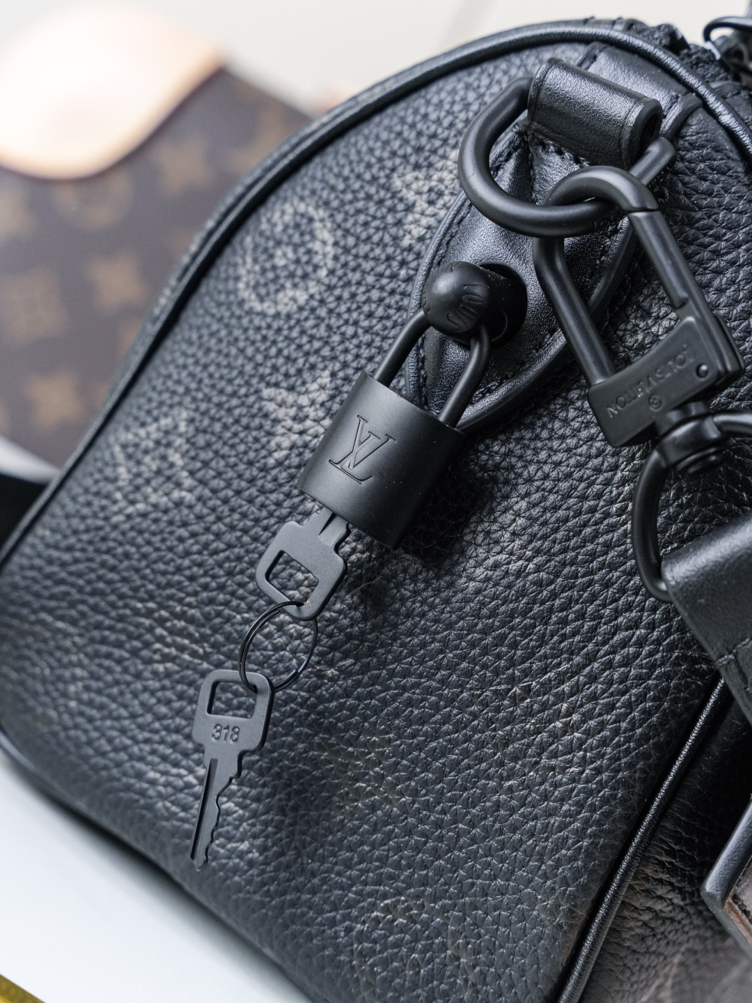 Louis Vuitton Speedy Bandouliere 20 Monogram Leather Handbag - Image 3