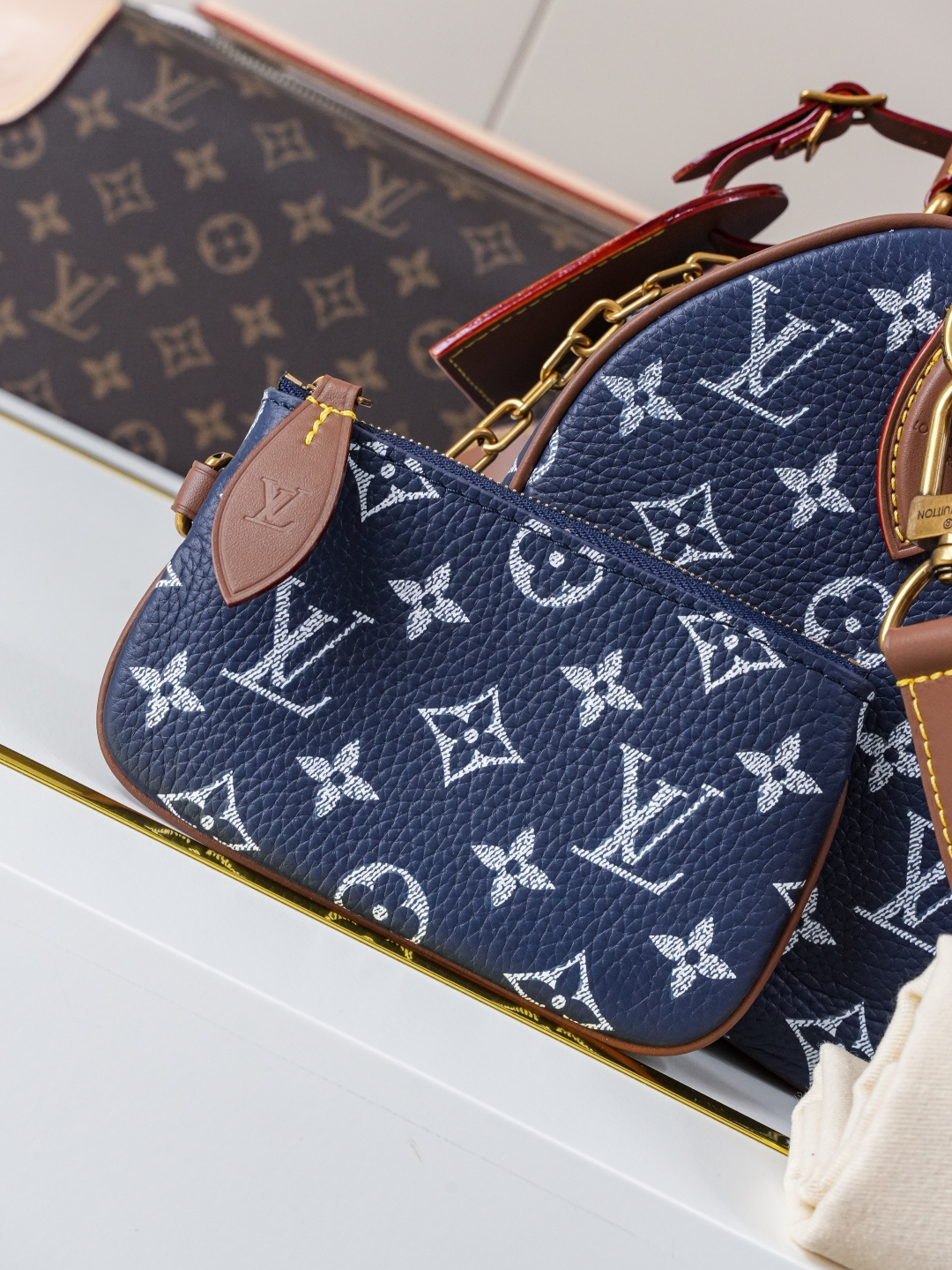 Louis Vuitton Speedy Bandoulière 25 Monogram Leather Handbag - Sapphire Blue - Image 3