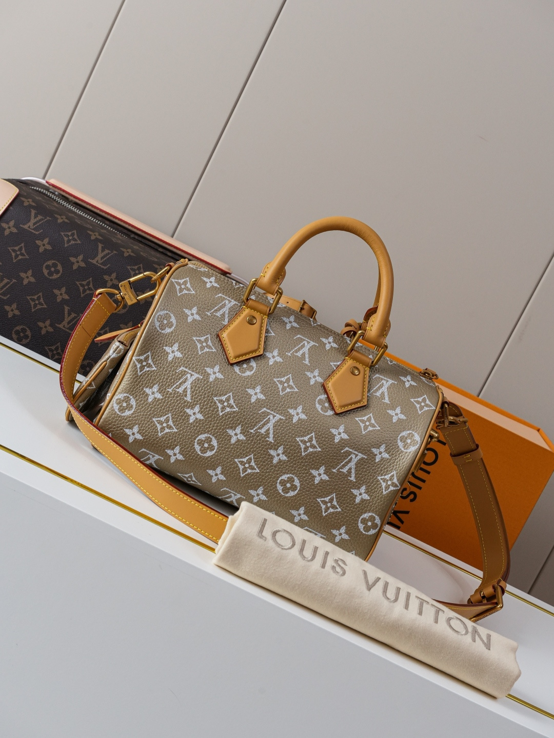 Speedy Bandoulière 25 Monogram Leather Handbag - Image 3