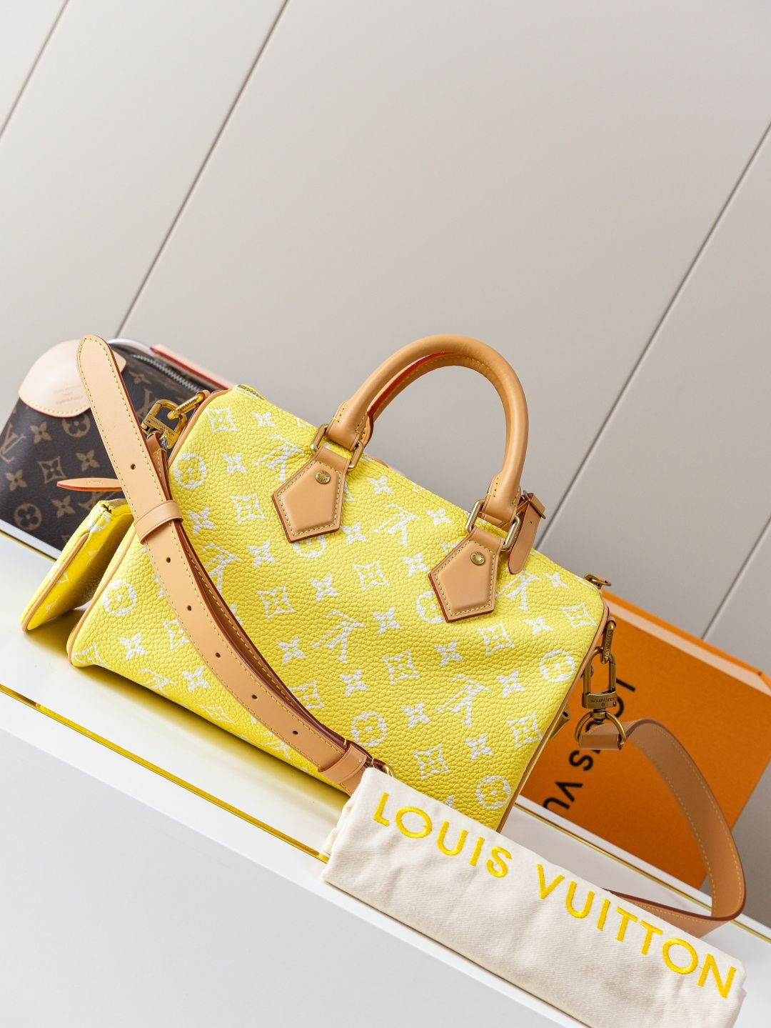 Speedy Bandoulière 25 Monogram Leather Handbag - Image 3