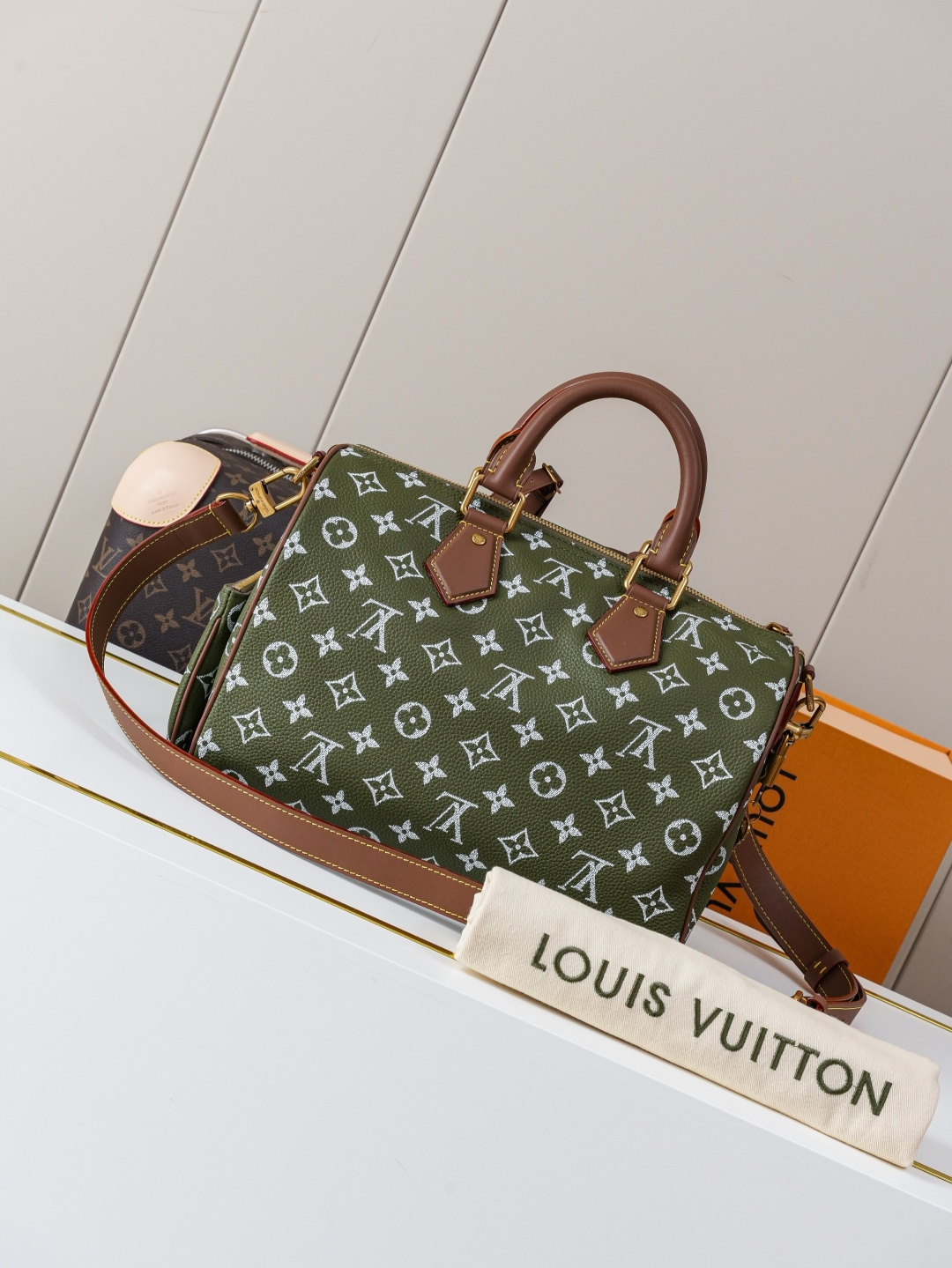 Louis Vuitton Speedy Bandouliere 30 Monogram Leather Handbag - Image 3